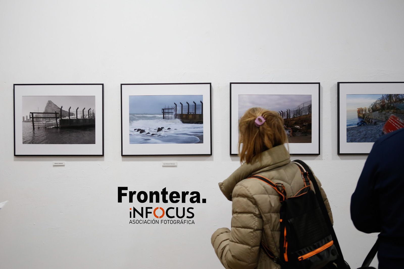 Fotos de la exposición de Infocus sobre la Verja de Gibraltar