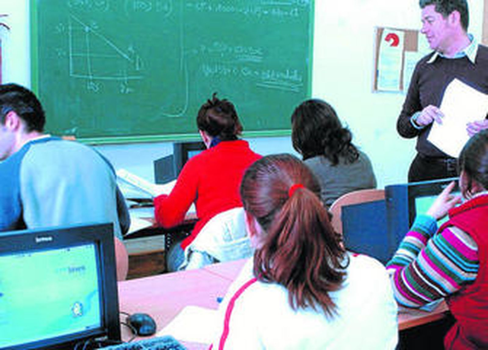 El 96% de los jóvenes navegan por internet de forma habitual.