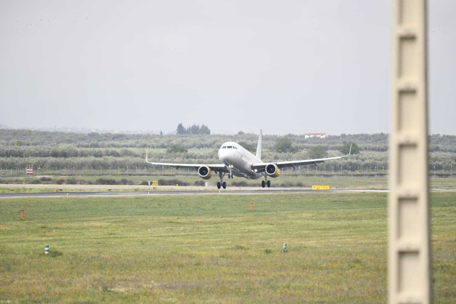 Fotos del aeropuerto de Granada. así ha sido la llegada del vuelo de Barcelona