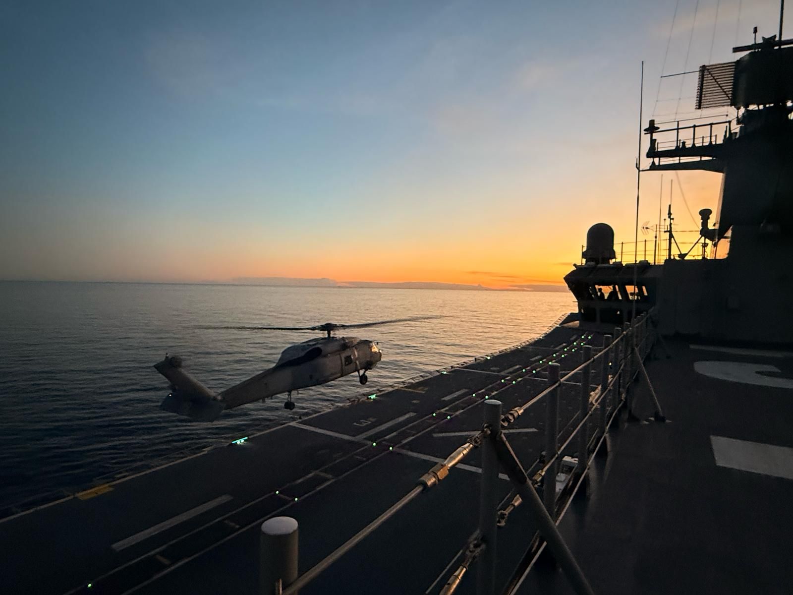 Las fotos del mayor ejercicio de los últimos años en el Estrecho de Gibraltar y el Golfo de Cádiz de la Armada y la OTAN