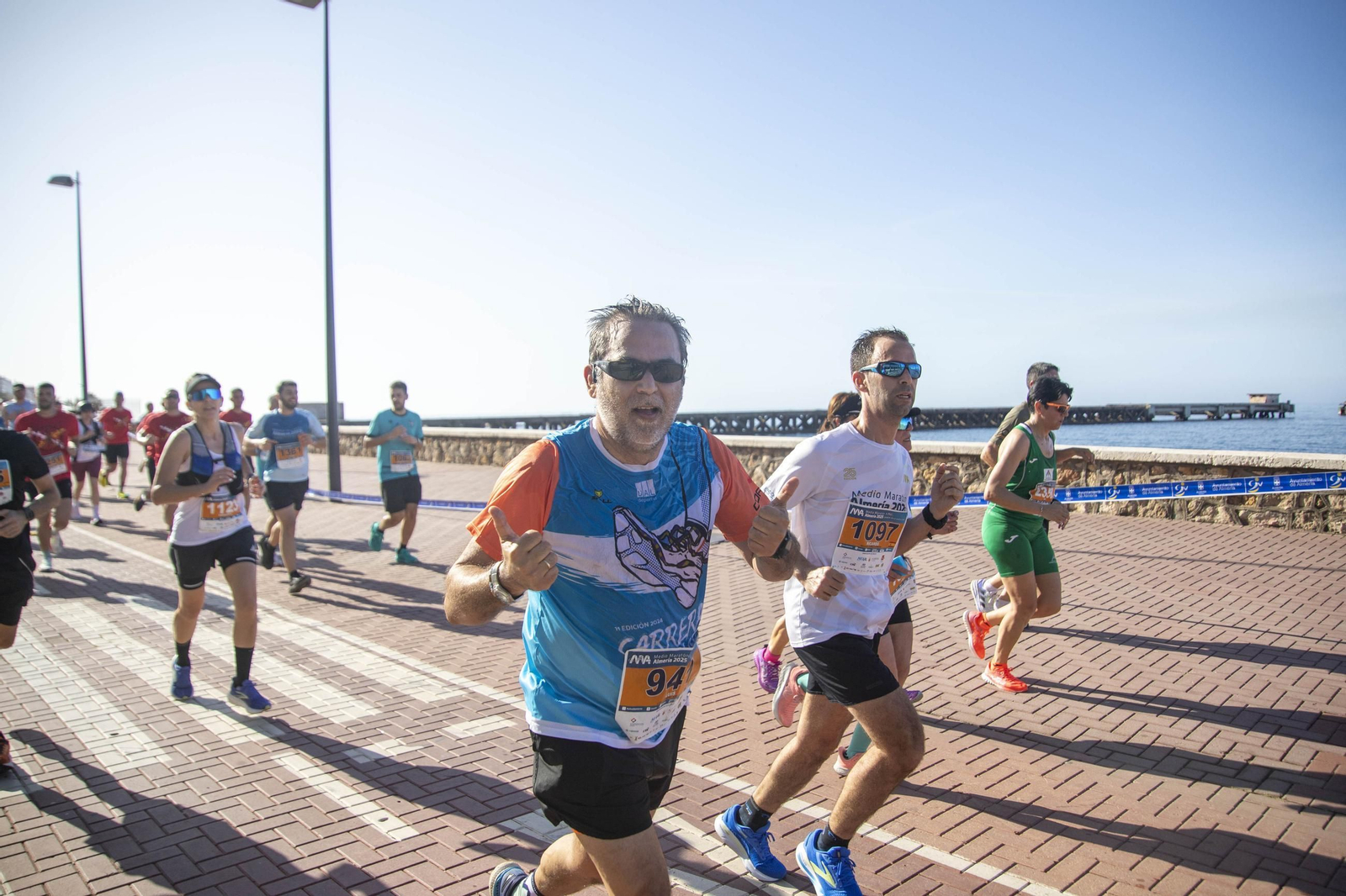 El Medio Maratón de Almería 2025, en imágenes