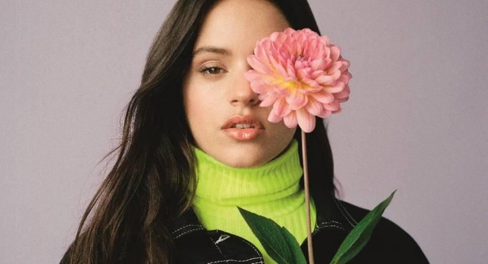 Primera foto de la campaña de Pull & Bear con Rosalía.