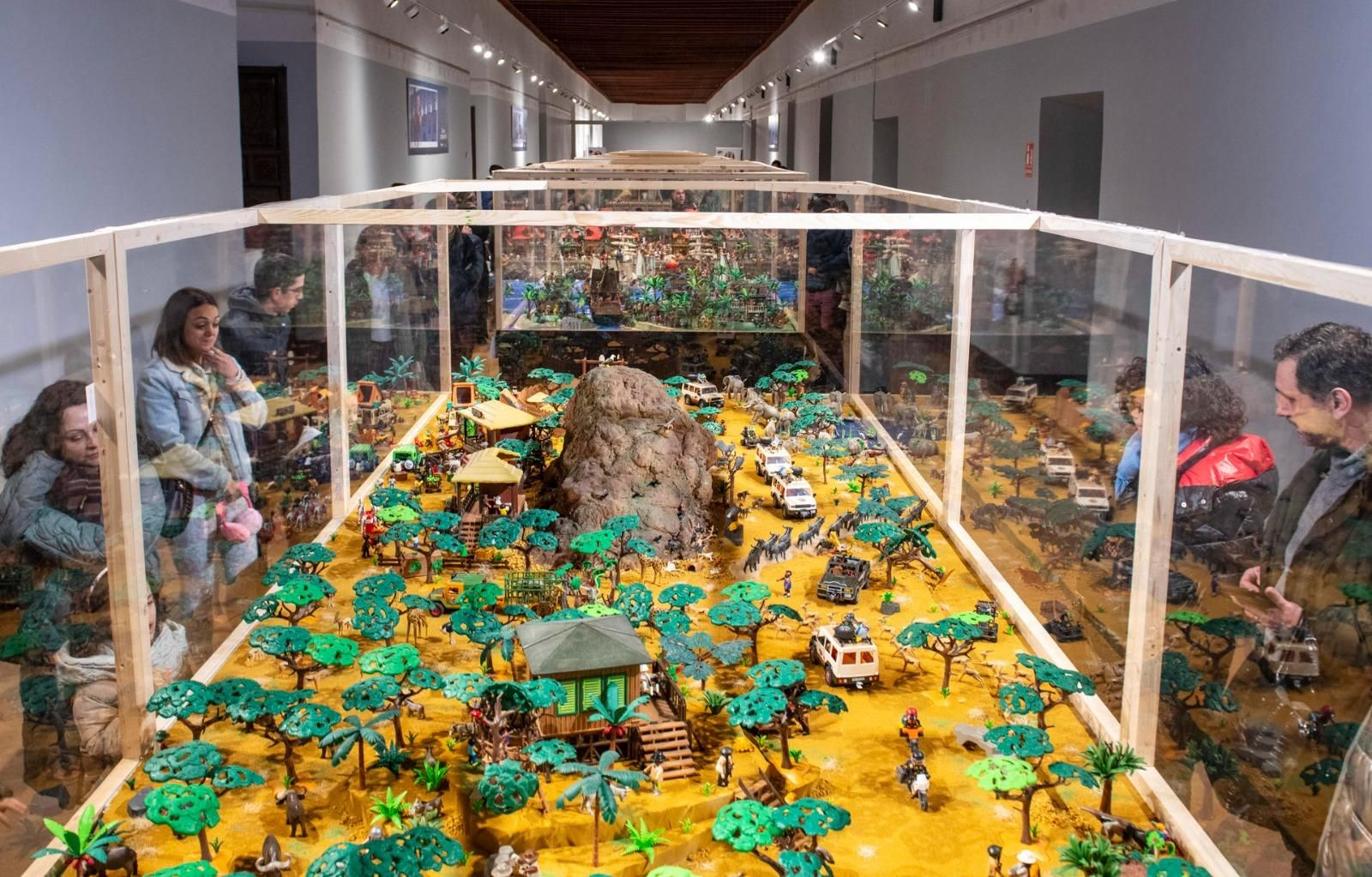 En imágenes: las míticas figuras de Playmobil cumplen 50 años con esta exposición En imágenes: las míticas figuras de Playmobil cumplen 50 años con esta exposición