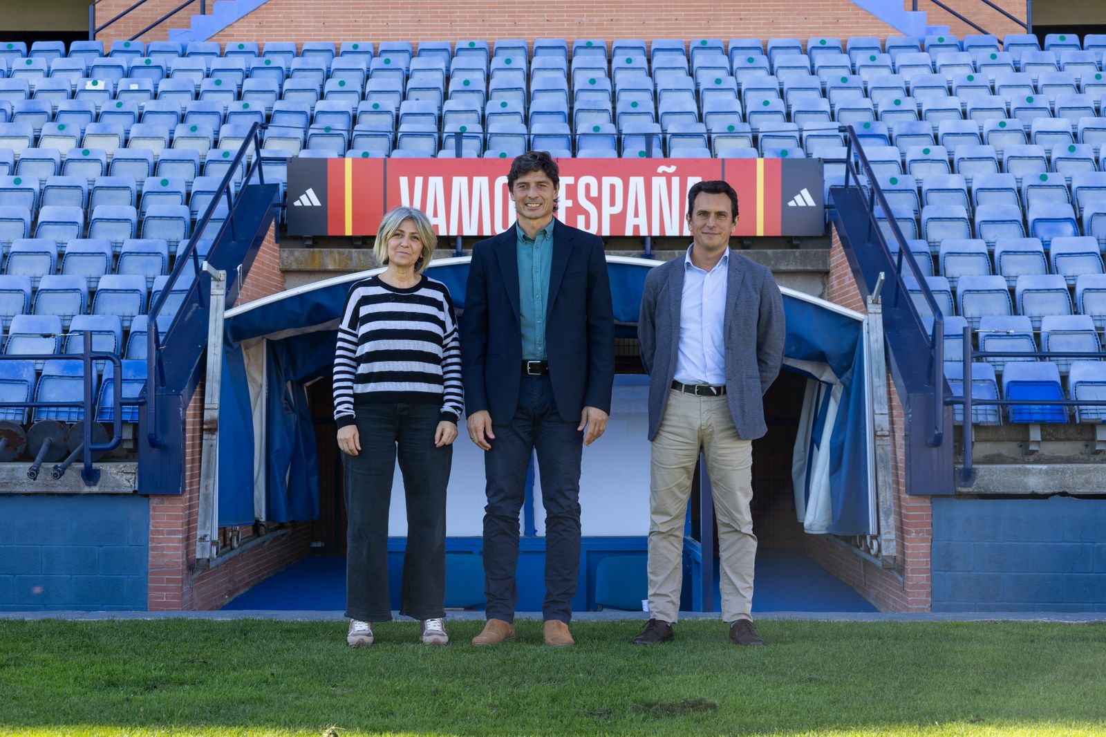 Los consejeros del Recre, con el presidente Jesús Vázquez en el centro de la imagen.