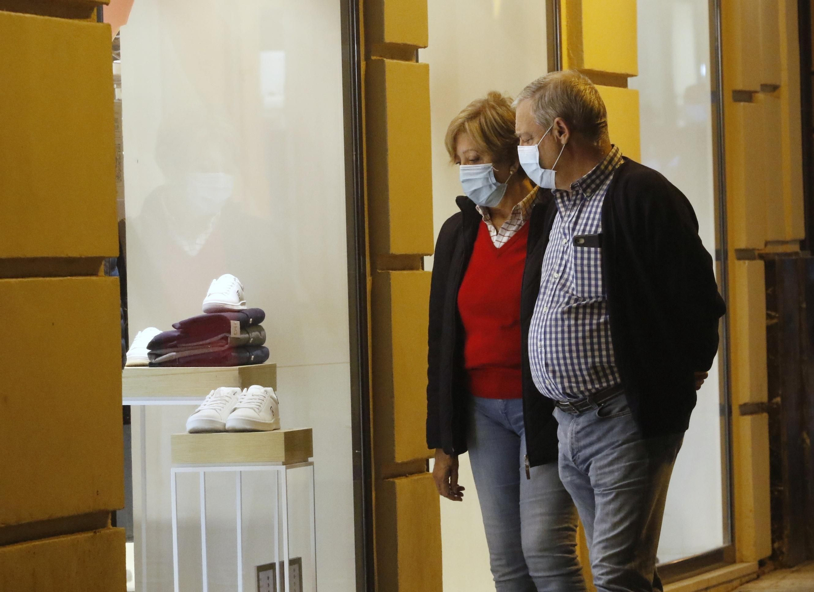 Coronavirus en Córdoba: Las fotografías de la última tarde de compras en el centro de Córdoba