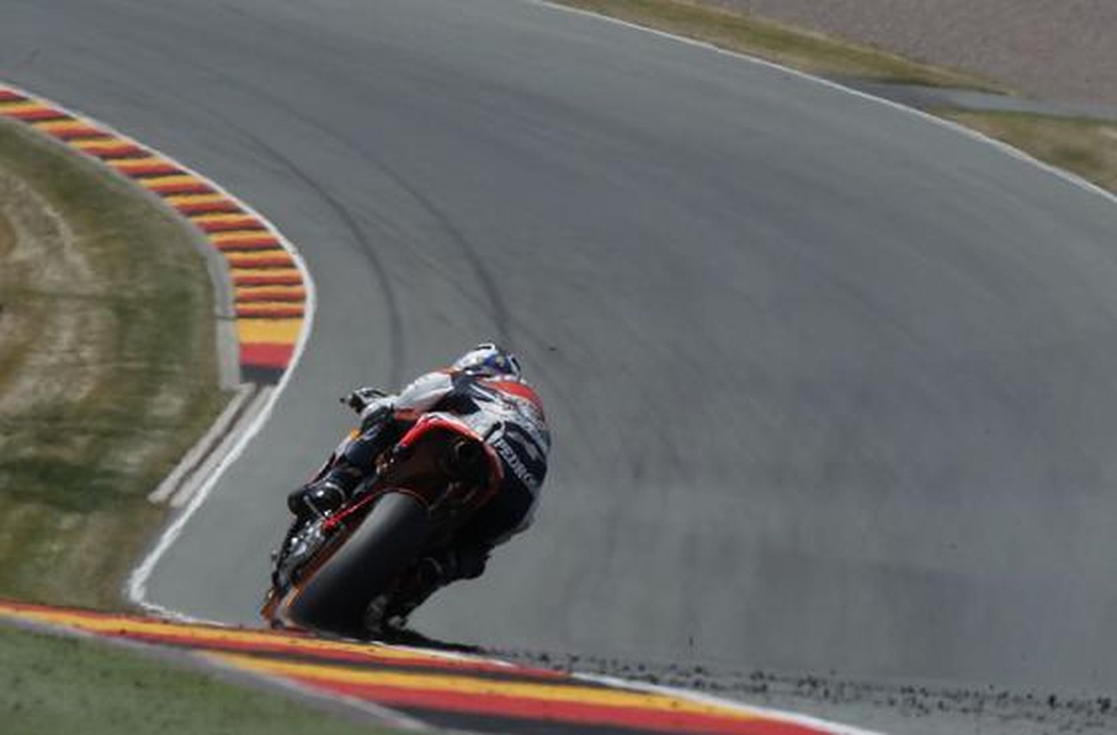 Pedrosa, Elías y Márquez firman una nueva jornada memorable para el motociclismo español. / Reportaje gráfico: EFE, Reuters, AFP.