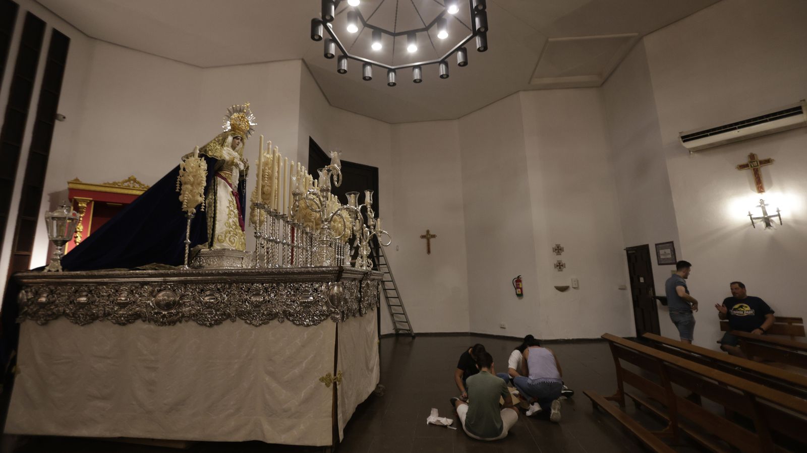 Preparativos en las iglesias de Algeciras para la Magna Mariana, en imágenes