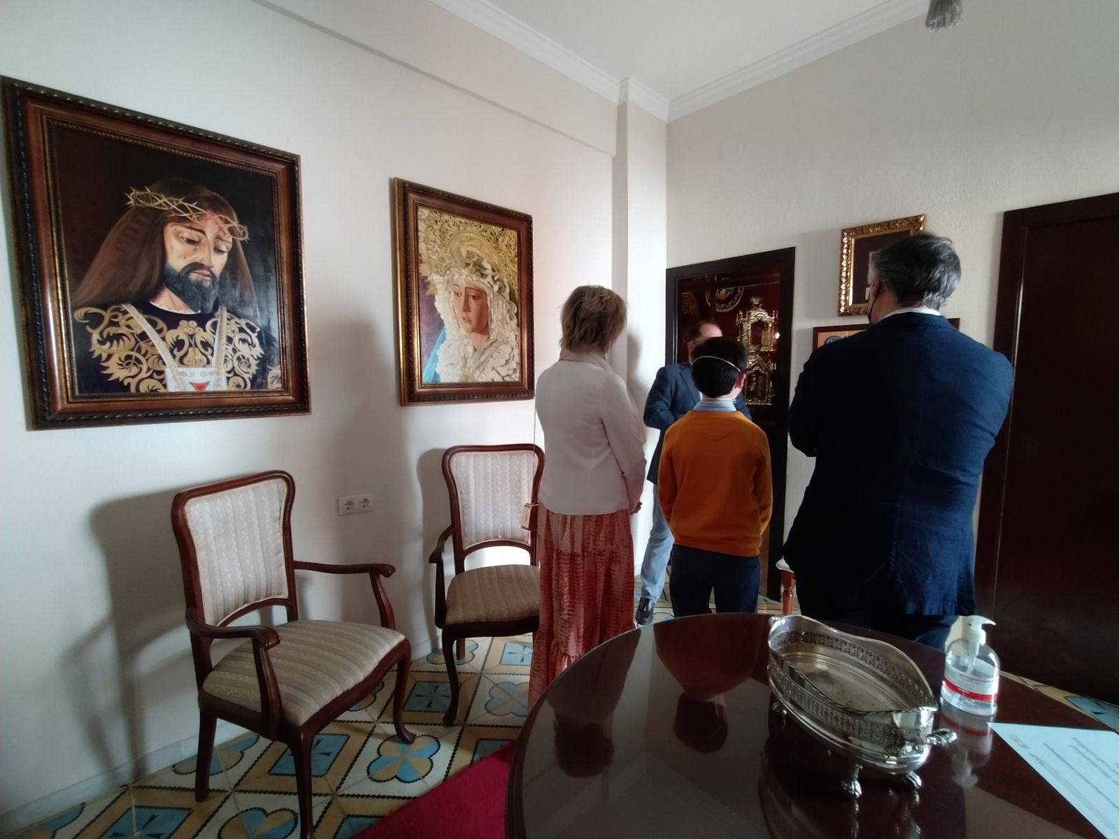 Así son las visitas a las casas de hermandad