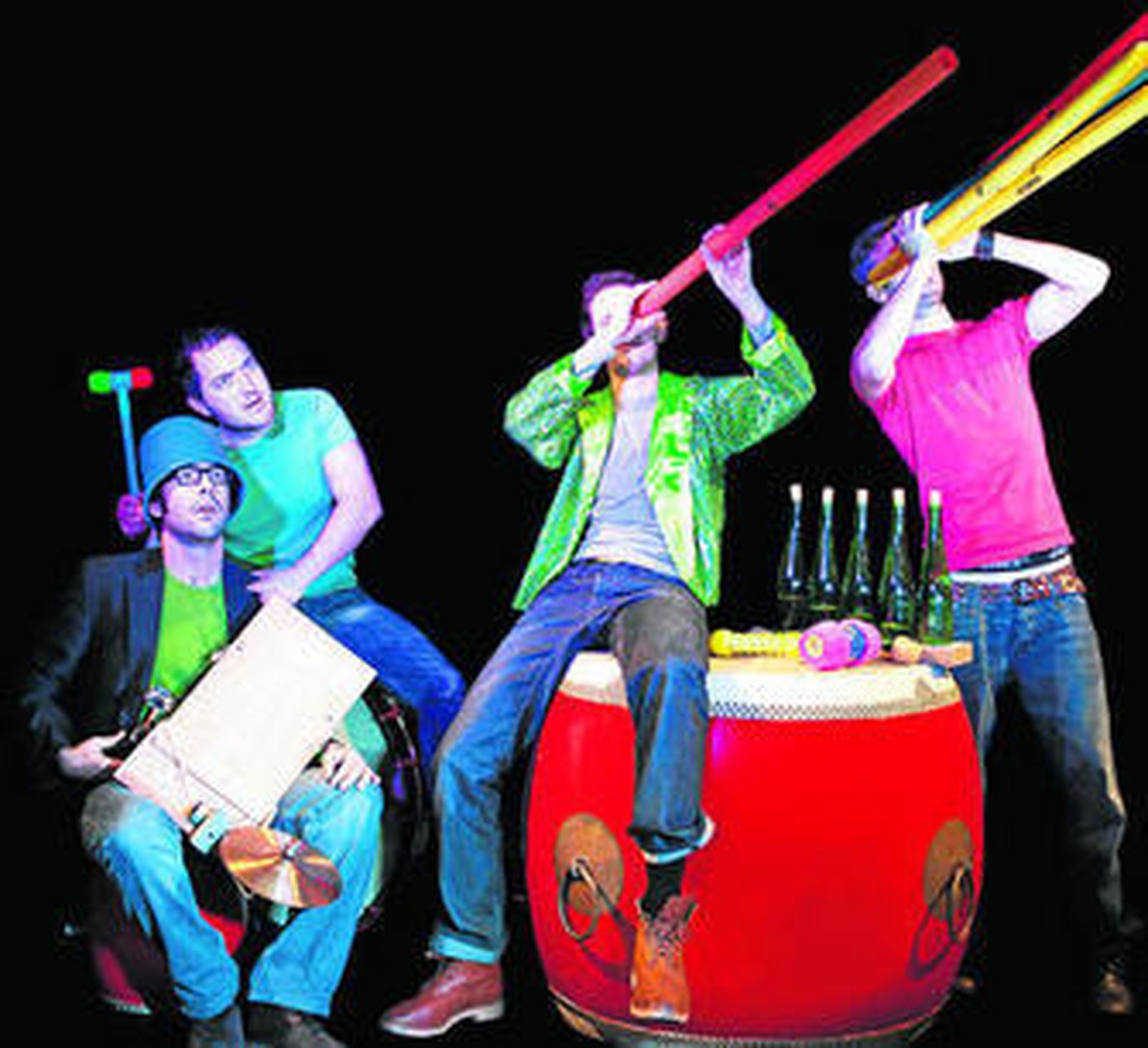 Actual formación de Odaiko Percussion Group que llega mañana a Rodalquilar.