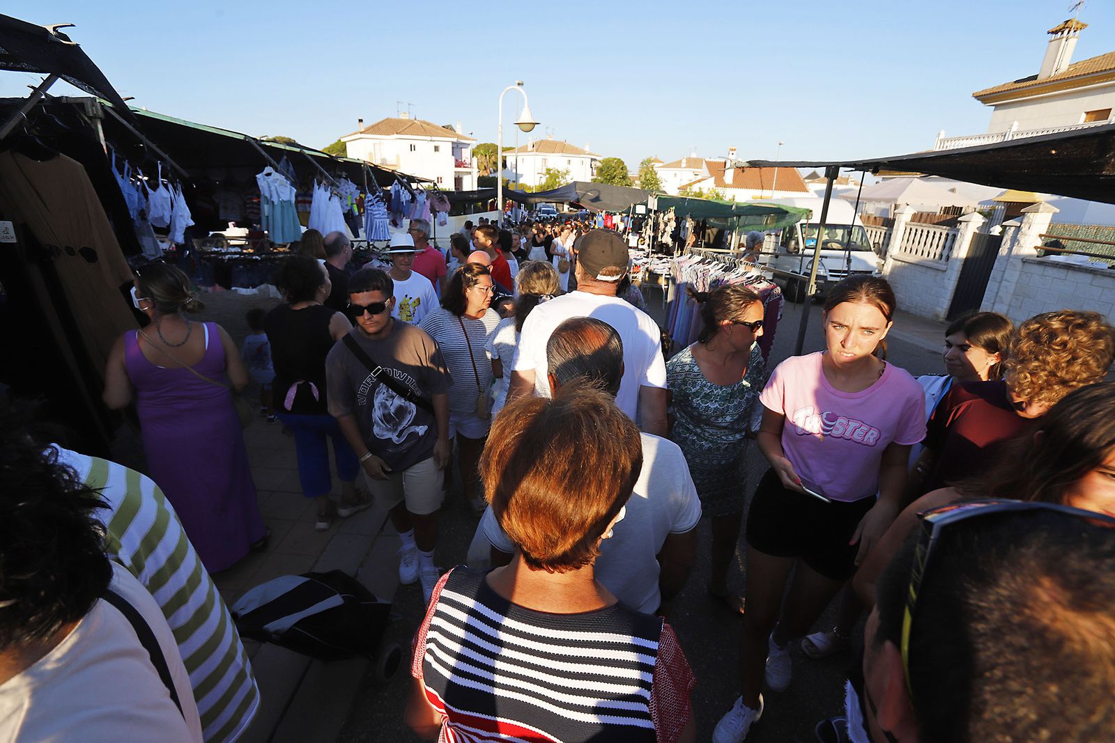 Imágenes de los mercadillos verano en Huelva