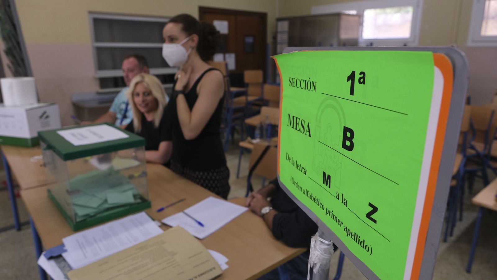 Imágenes de la votaciones en Almería al parlamento andaluz