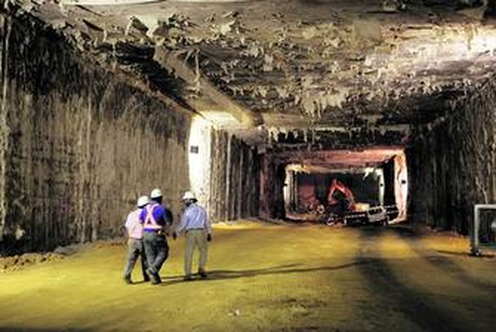 Imagen reciente del estado de la obra de construcción del paso soterrado en la avenida de Bueno Monreal.