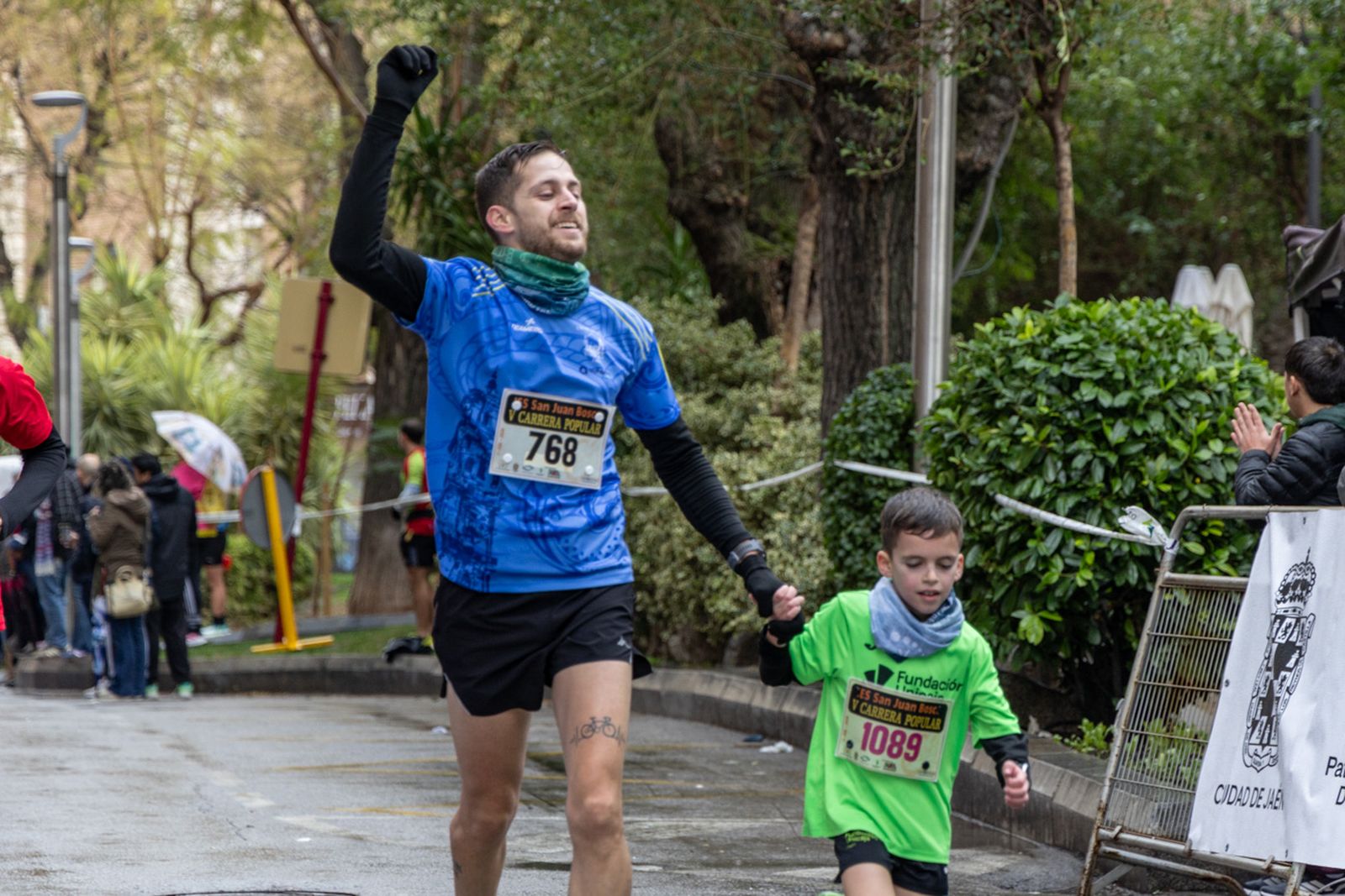 En imágenes: la lluvia no frena a más de un millar de corredores en la V Carrera Popular del IES San Juan Bosco (1)