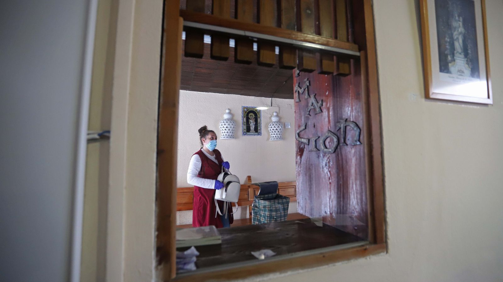 Reparto de alimentos de Cáritas en Algeciras