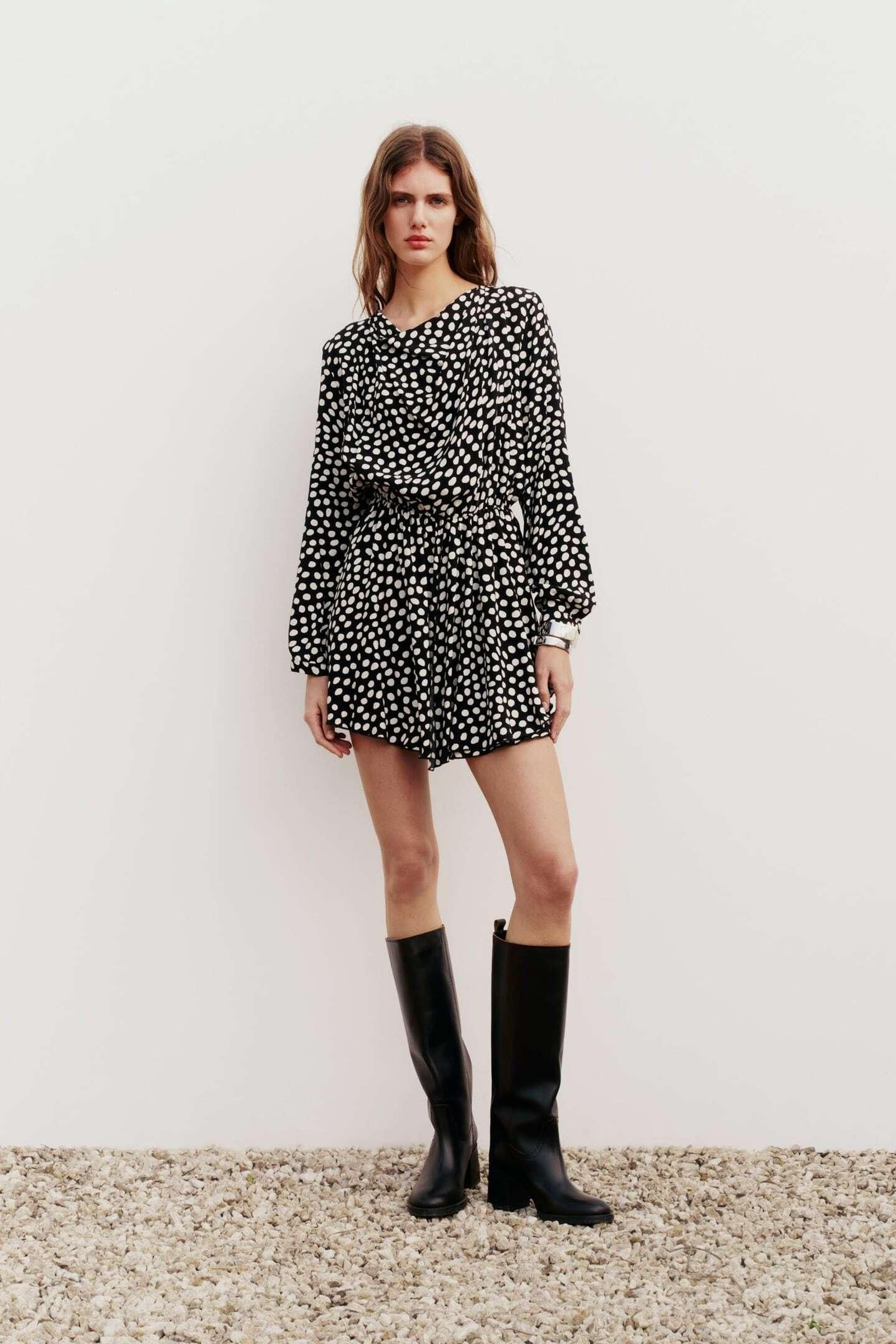 Vestido de lunares de Zara.