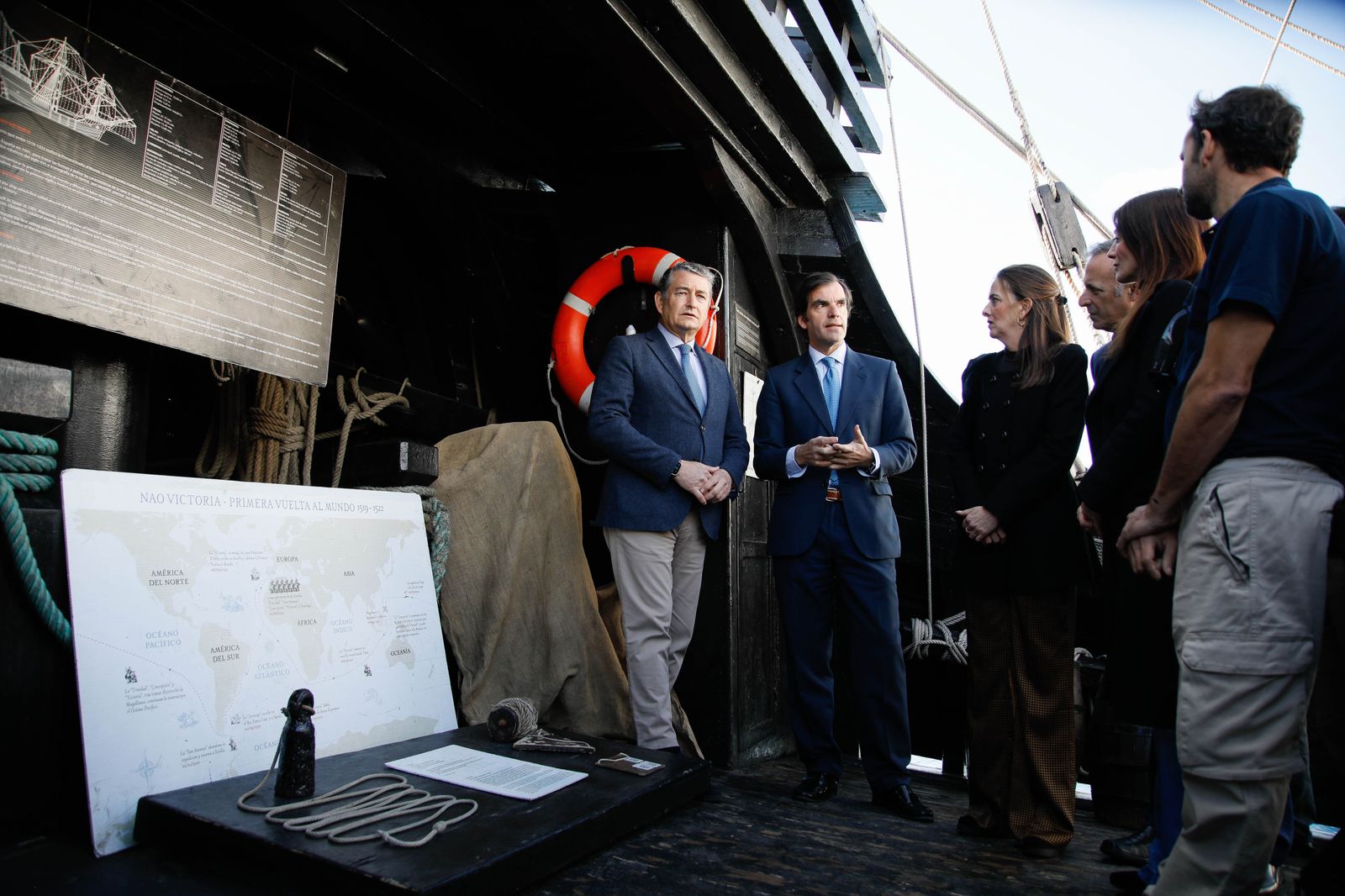 Imágenes de la visita del Consejero Antonio Sanz a la Nao Victoria