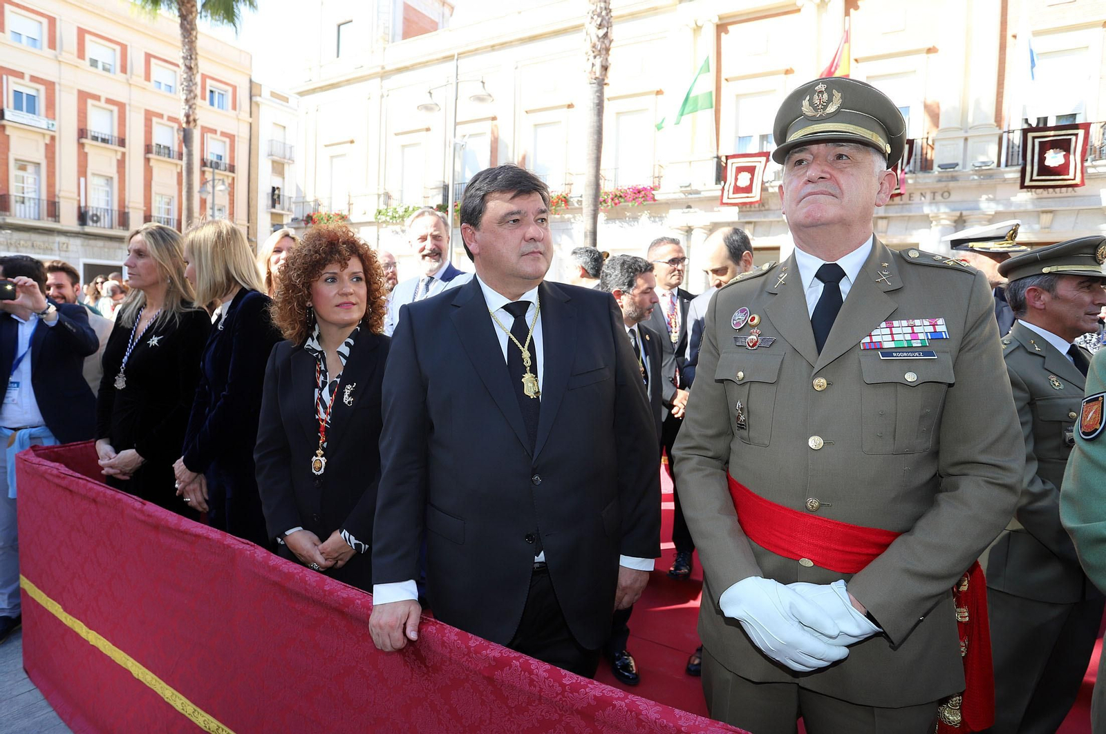 La Legión acompaña al Cristo de la Vera+Cruz en su procesión por Huelva, en imágenes