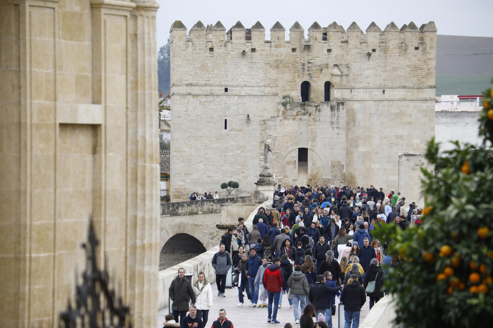 Los turistas abarrotan Córdoba por el Día de la Constitución, en imágenes