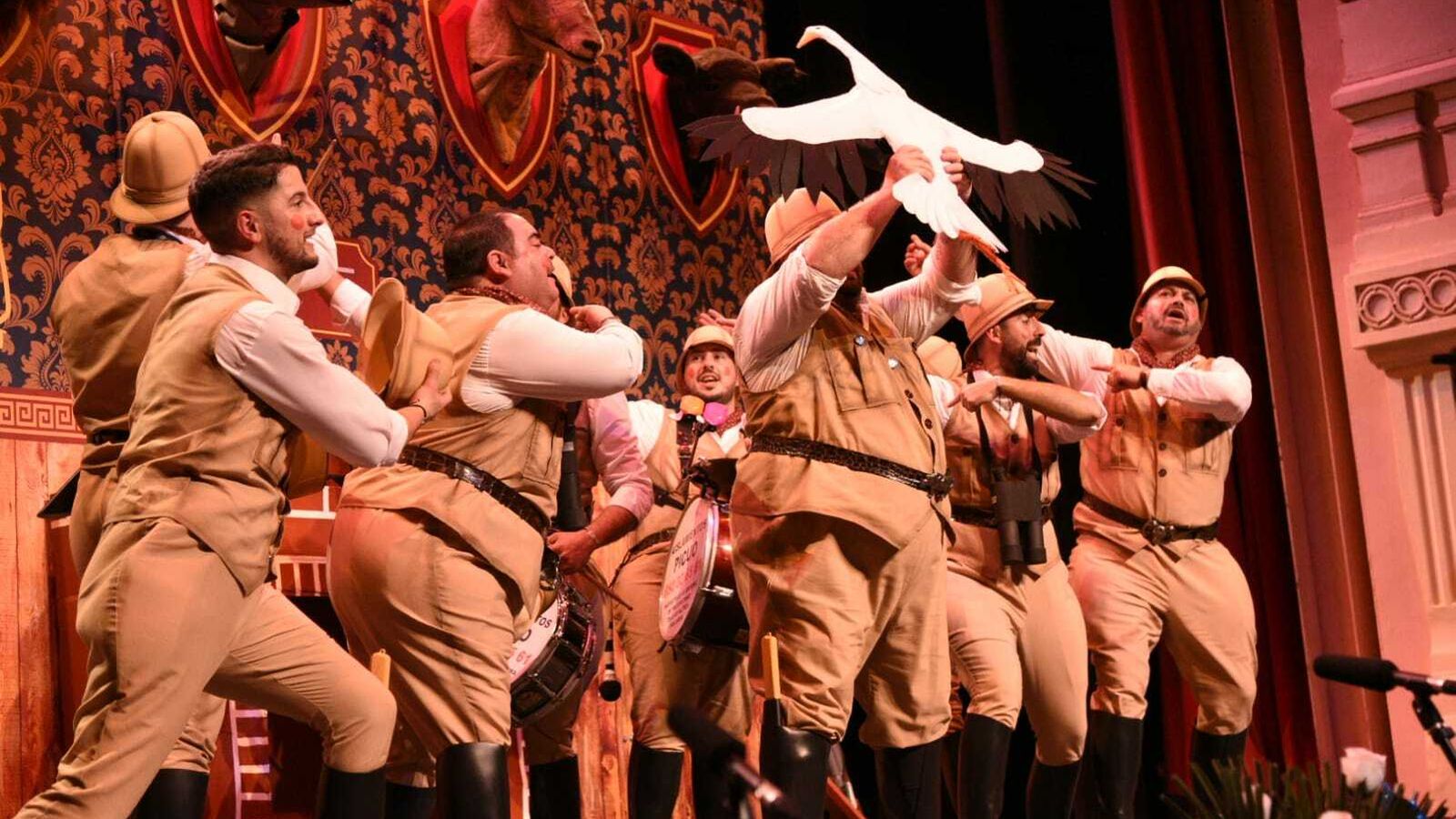 Murga Qué dice cabessa durante su actuación.