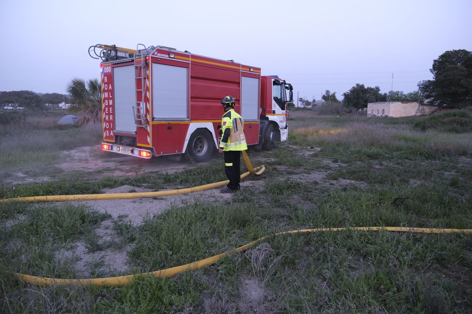 Fotogalería incendio descampado Vega de Acá. Almería