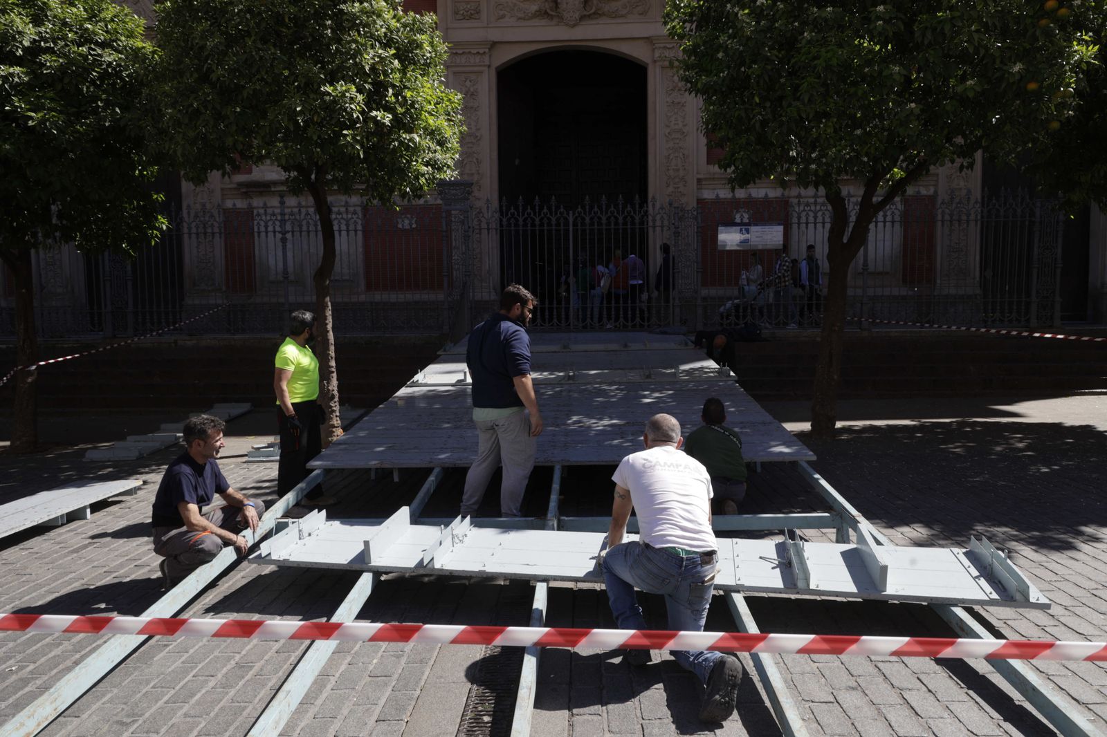 Preludios de Semana Santa en Sevilla: La 'rampla' del Salvador