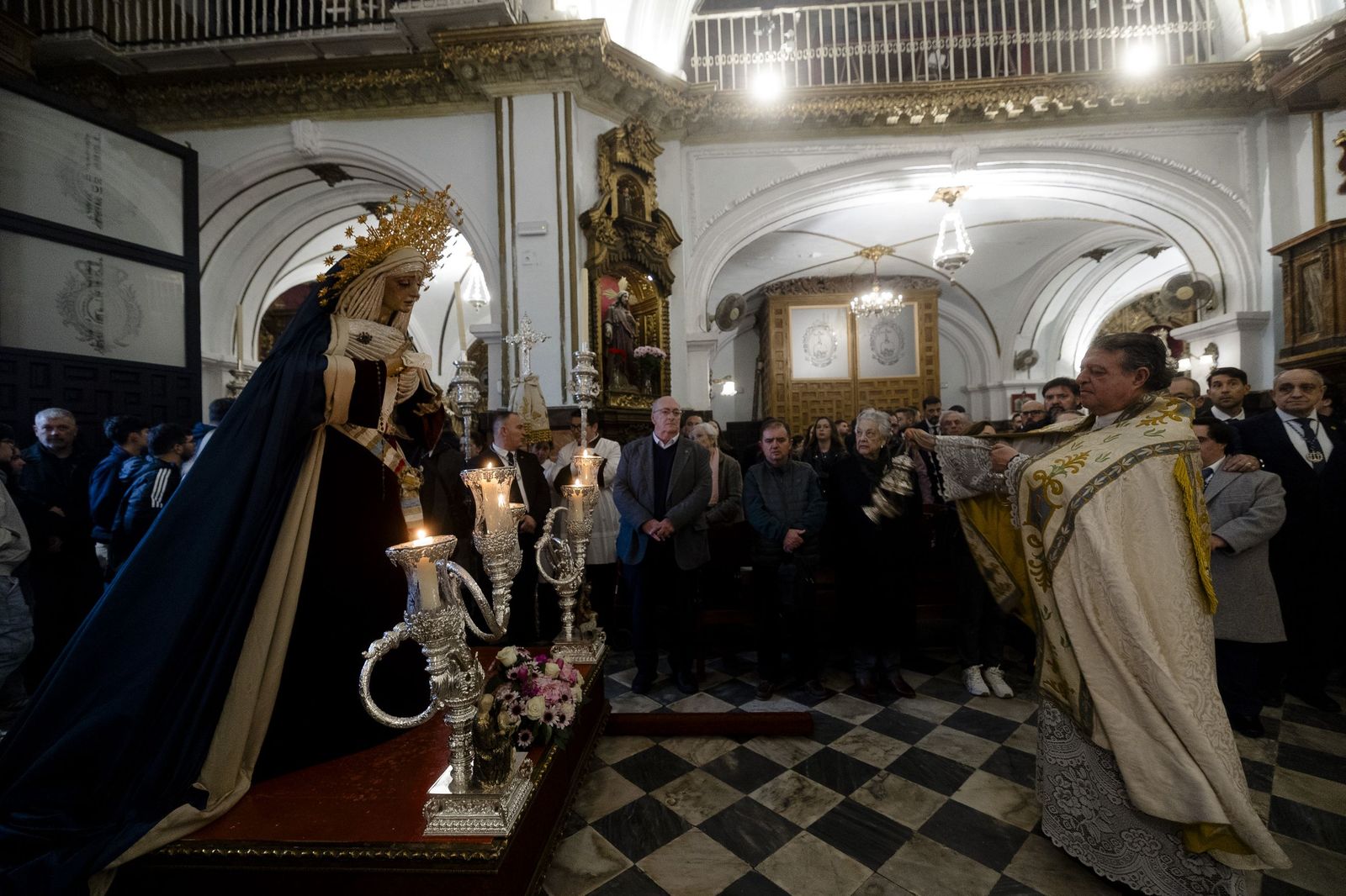 Las imágenes de los traslados de las cofradías de Santa Cruz