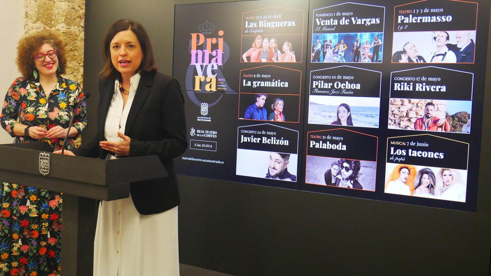 La alcaldesa, Patricia Cavada, y la concejala de Cultura, Pepa Pacheco, durante la presentación de la temporada.