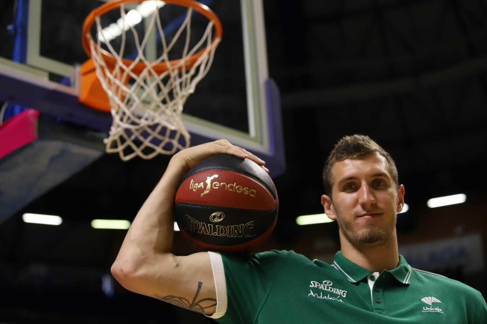 Las fotos de la presentación de Rubén Guerrero con el Unicaja