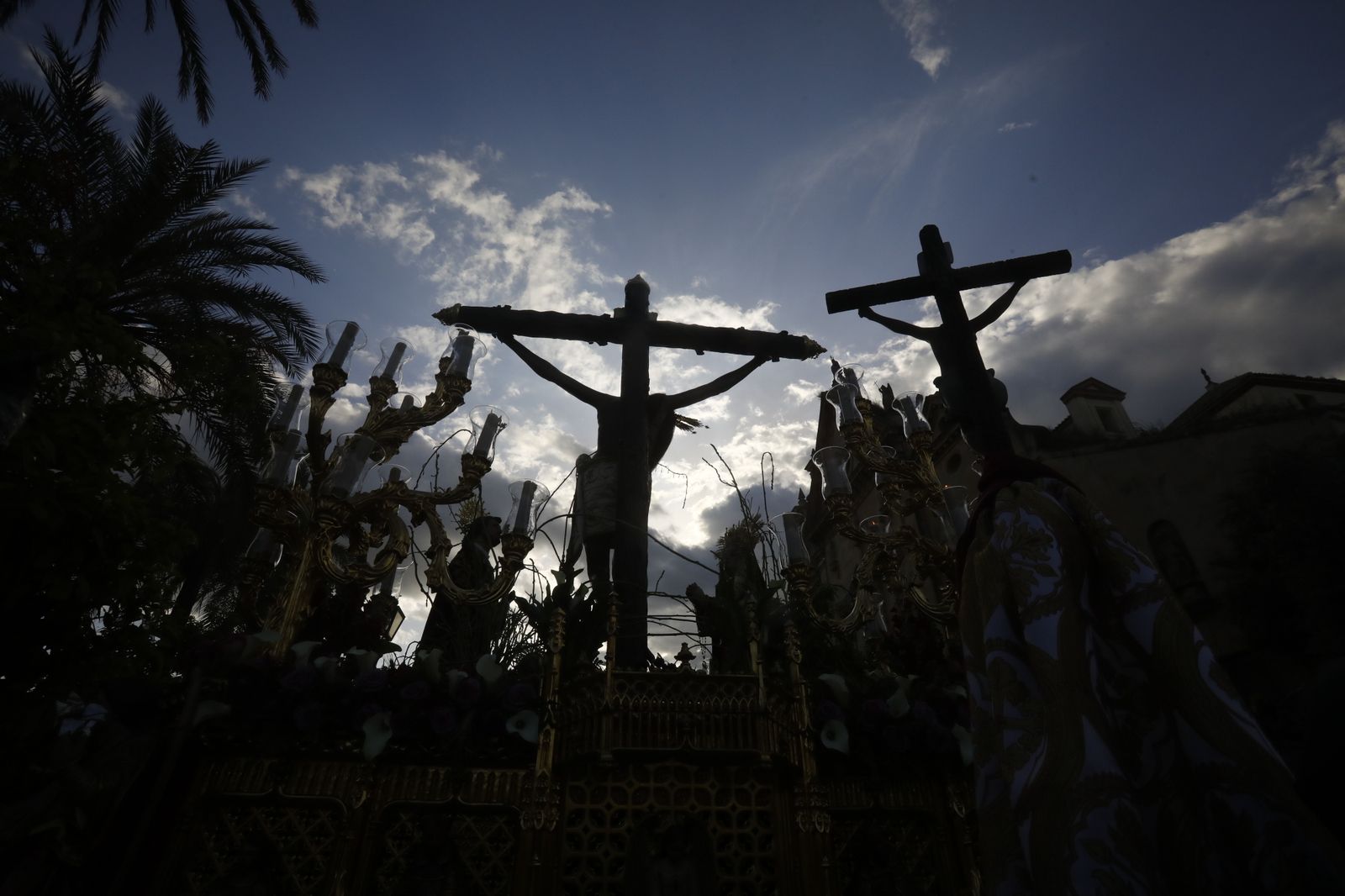 Jueves Santo en Córdoba: La procesión del Cristo de Gracia, en imágenes
