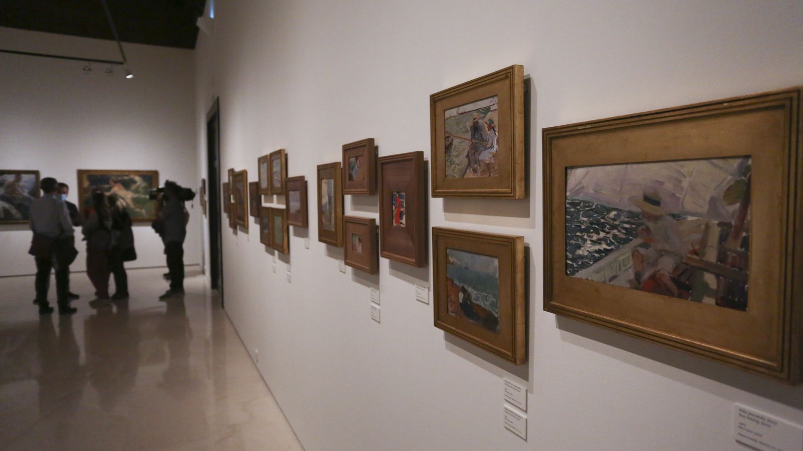 Notas de color, estudios o piezas de pequeño formato expuestas en la Sala Noble.