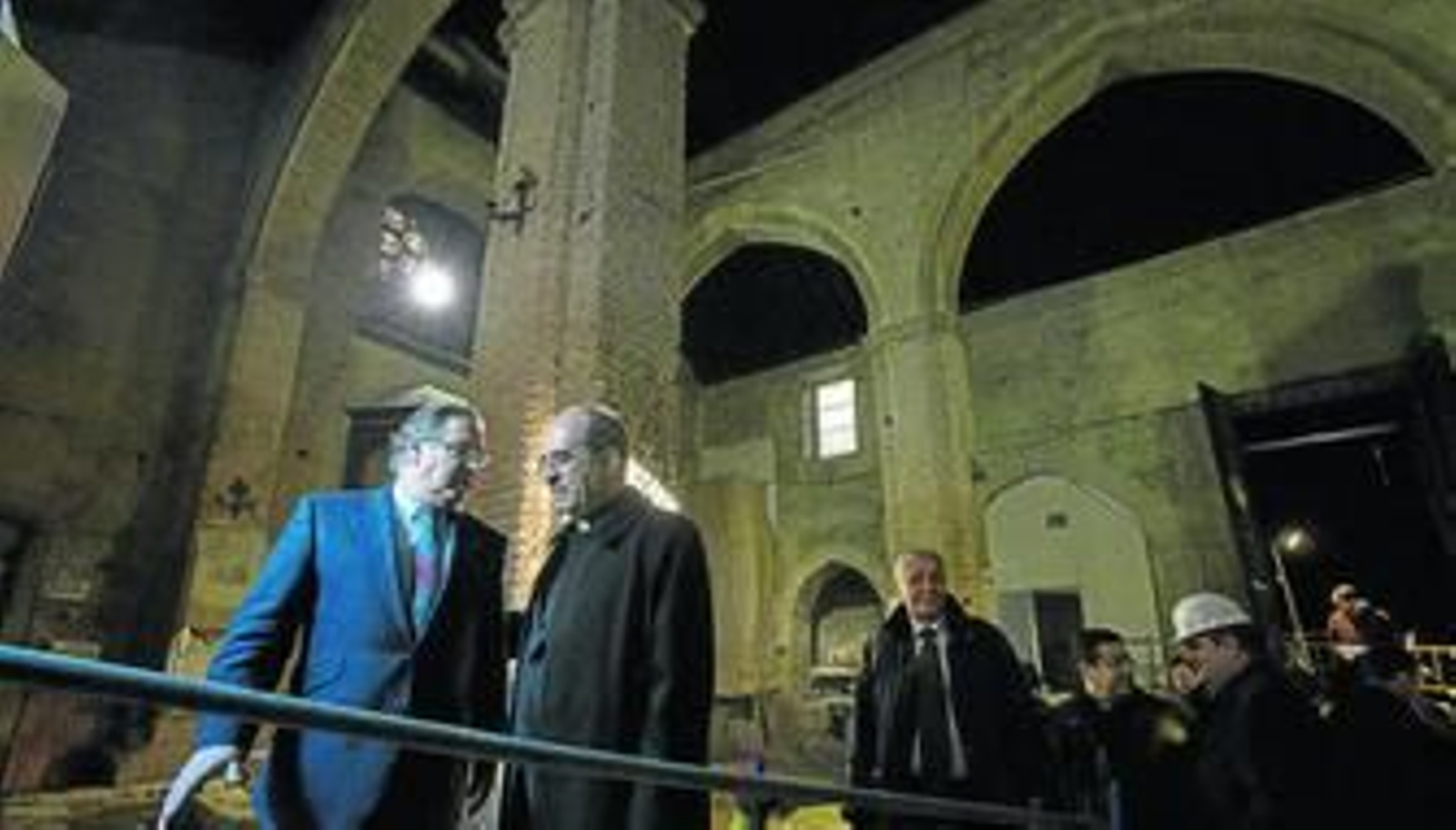 El alcalde, Juan Ignacio Zoido, y el arzobispo, monseñor Asenjo, conversan durante la última visita realizada a las obras de Santa Catalina.