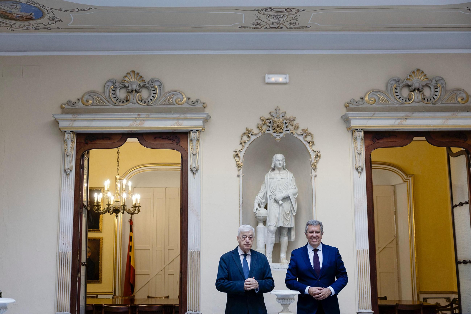 Ángel Juan Pascual y Javier Collado, en la primera planta del edificio.