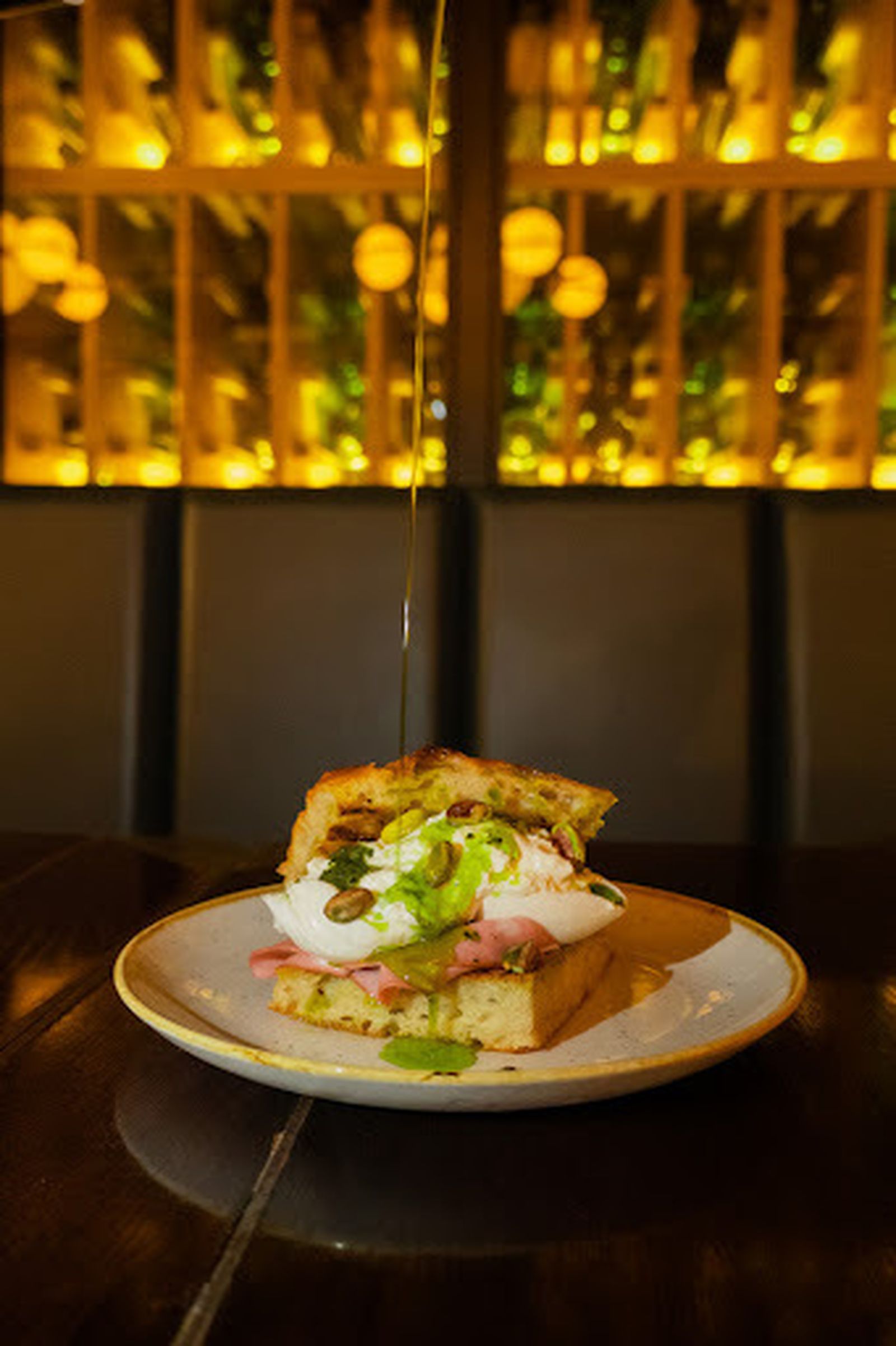 Aceite de oliva virgen extra, un ingrediente esencial en la dieta mediterránea