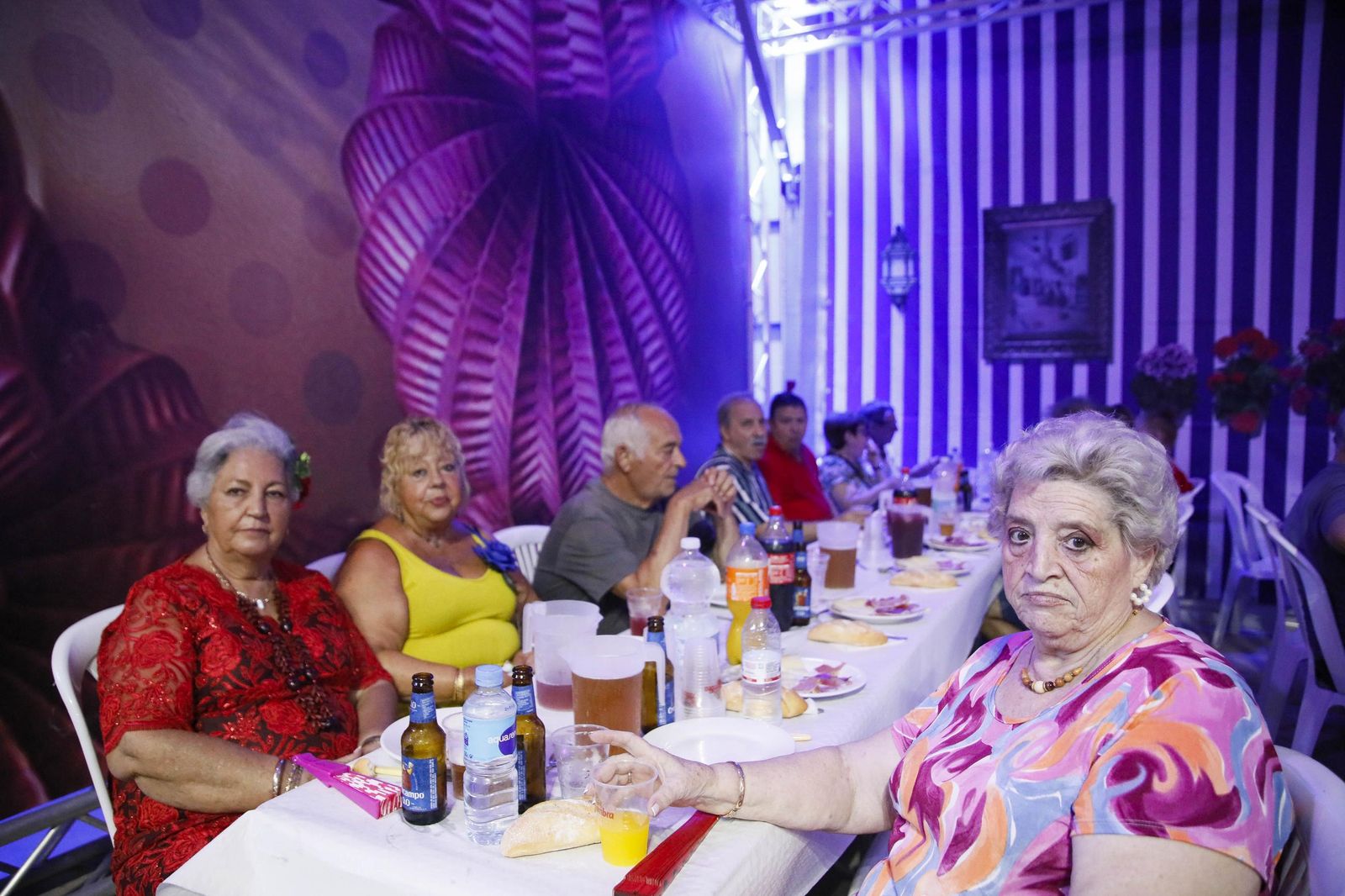 Las mejores imágenes del homenaje a los mayores en la caseta municipal de Almería