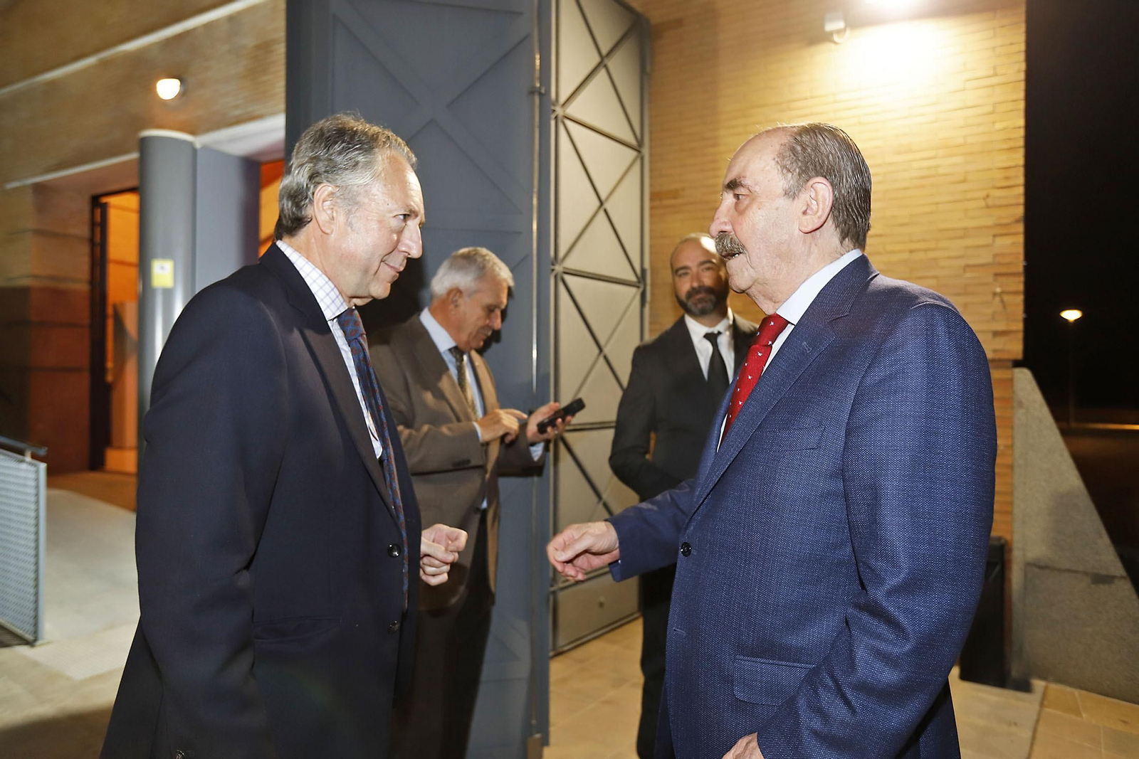 Imágenes de la recepción a los invitados a la gala del 40 aniversario de Huelva Información