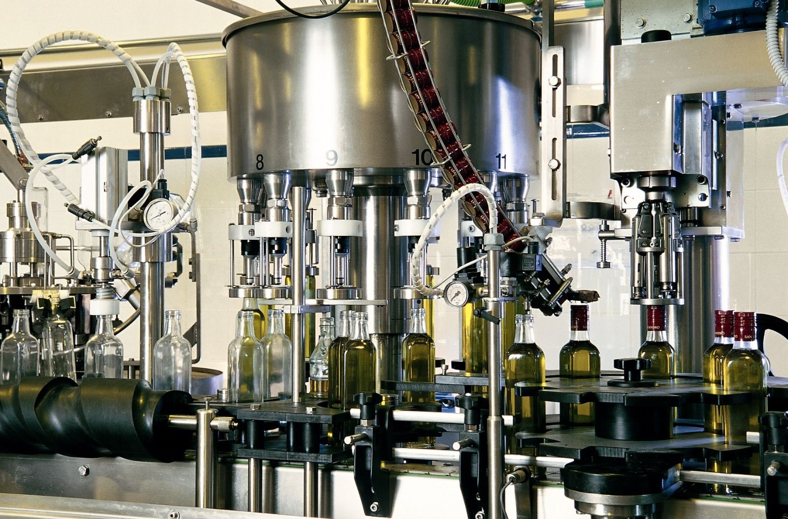Embotelladora de aceite de oliva.