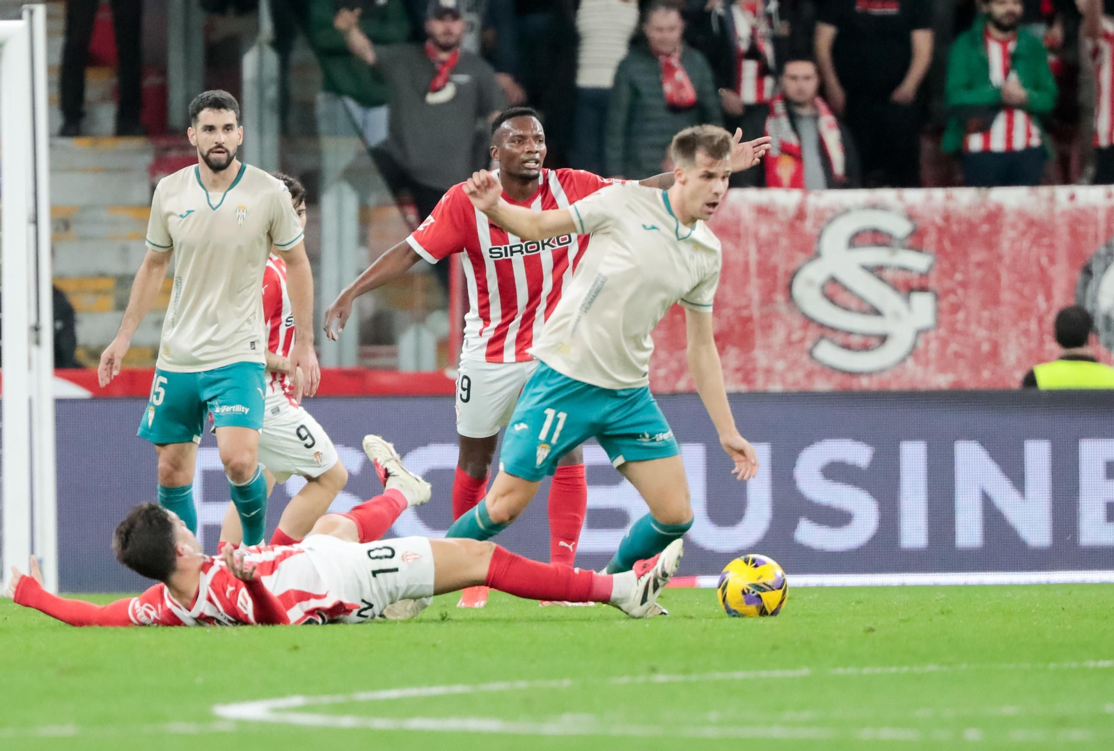 Las mejores fotos del Sporting de Gijón - Córdoba CF en El Molinón