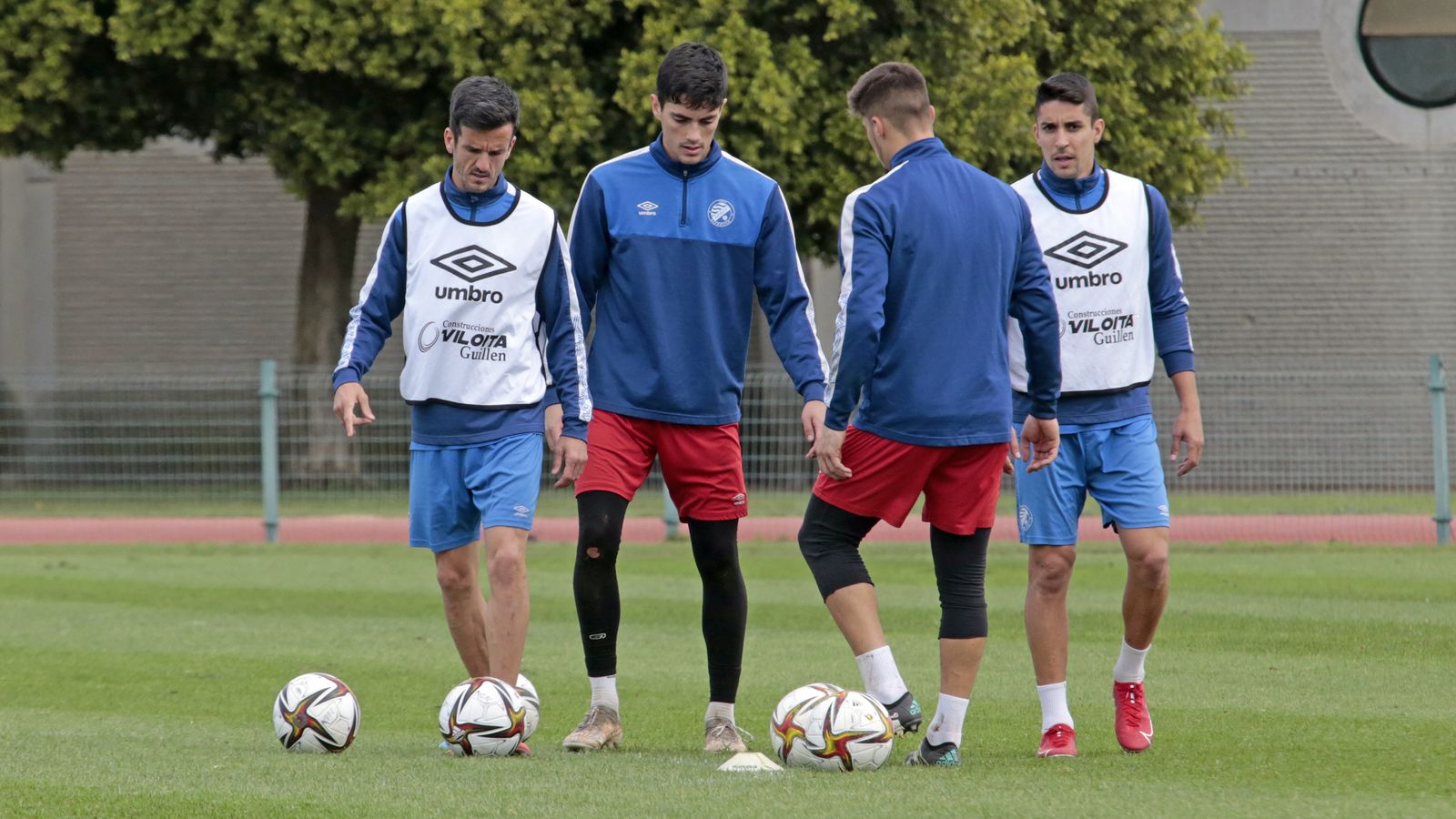 Bello se ha entrenado con sus compañeros en el Pepe Ravelo.