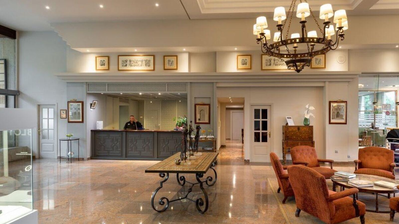 Las zonas comunes son elegantes y con un juego de luces espectacular según avanza el día