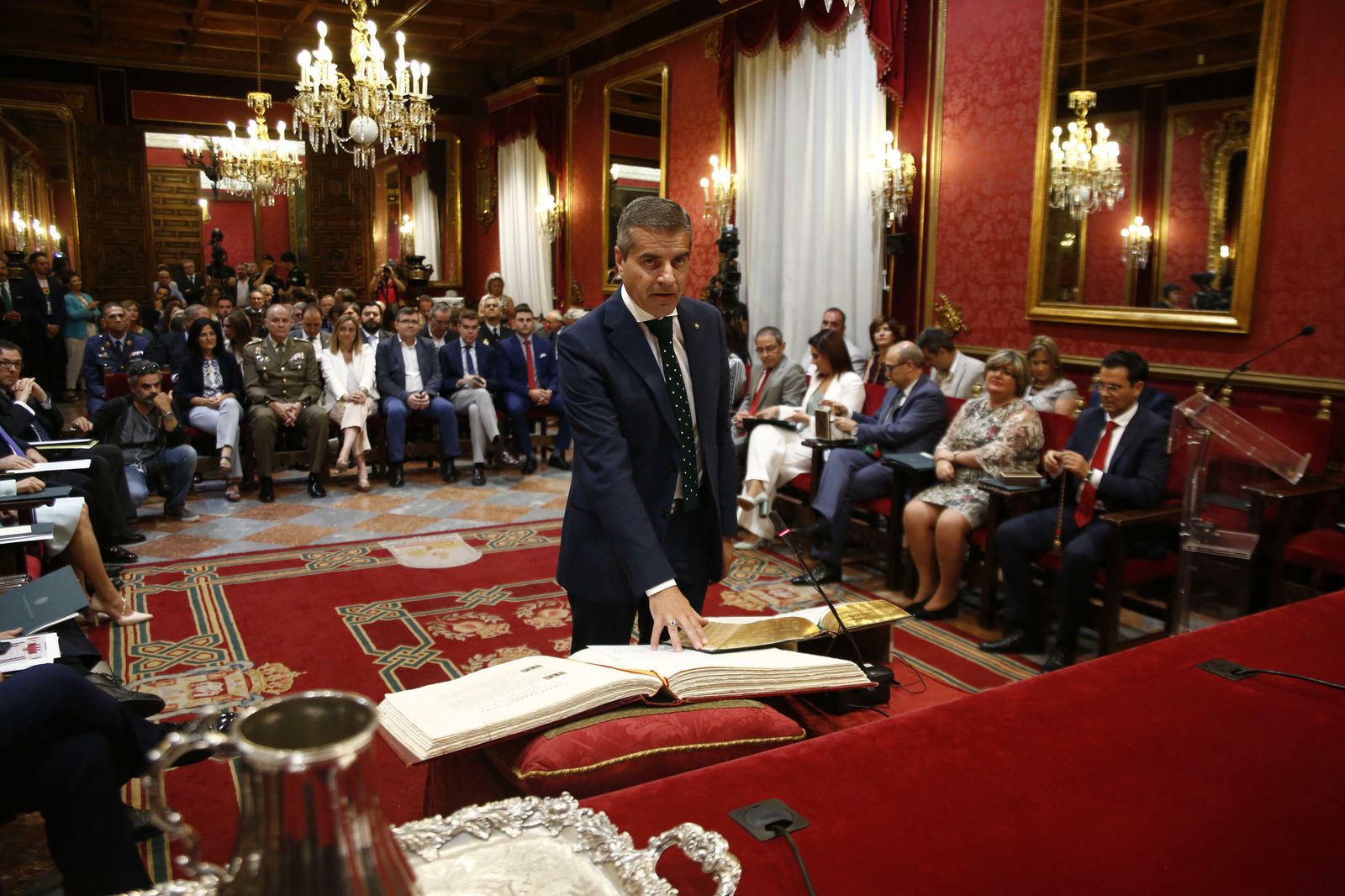 Las imágenes de la jornada de constitución del Ayuntamiento de Granada