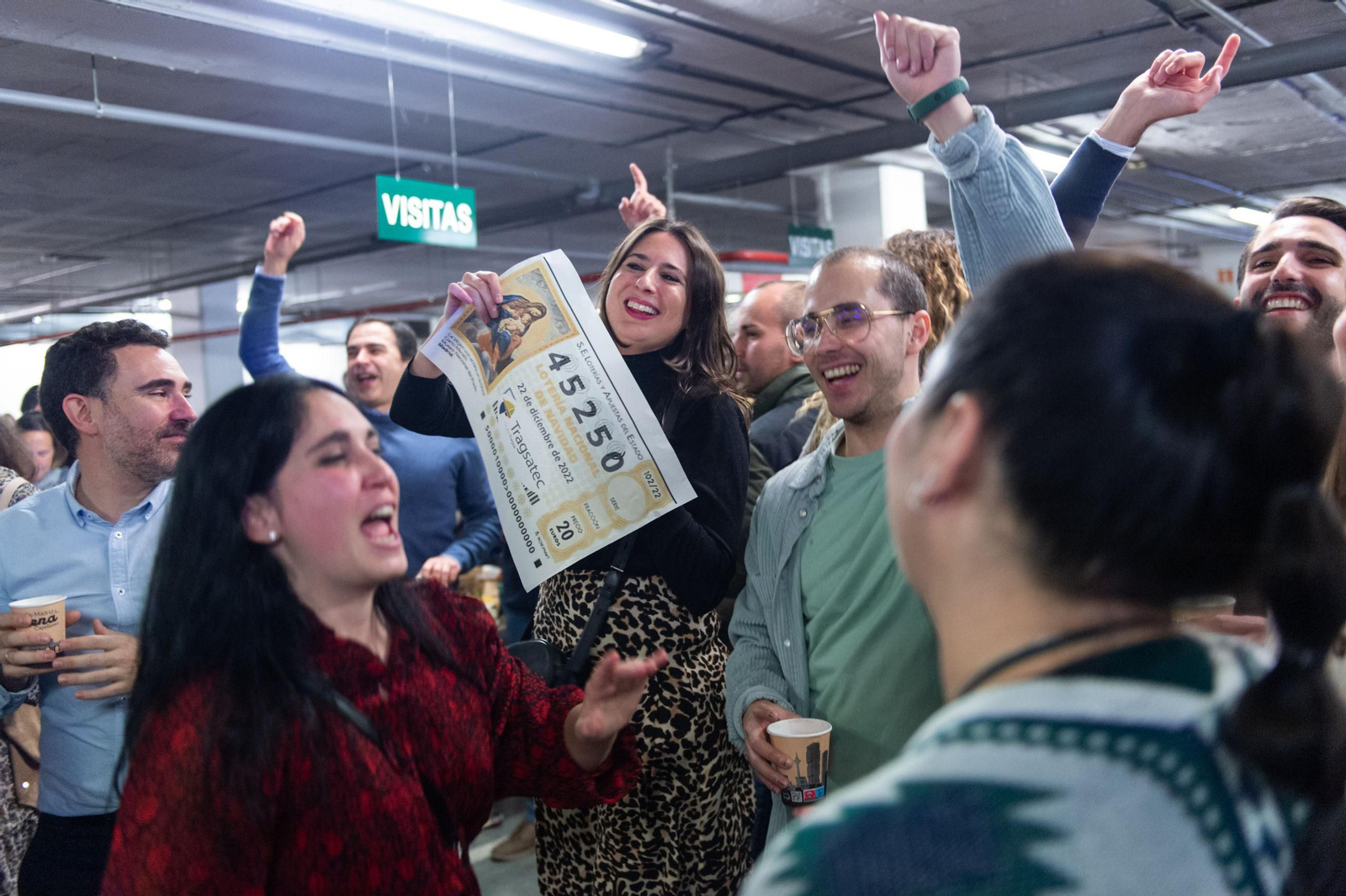 Celebraciones de los premiados con la Lotería de Navidad en España Celebraciones de los premiados con la Lotería de Navidad en España