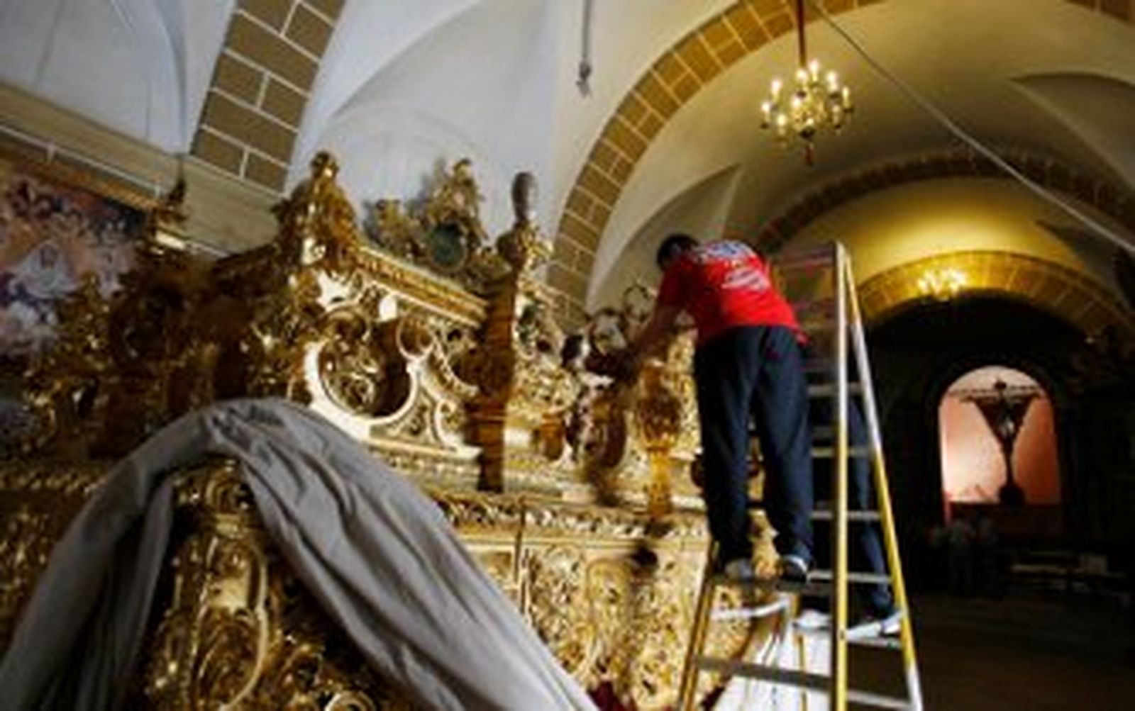 El Cristo prepara la procesión extraordinaria del sábado