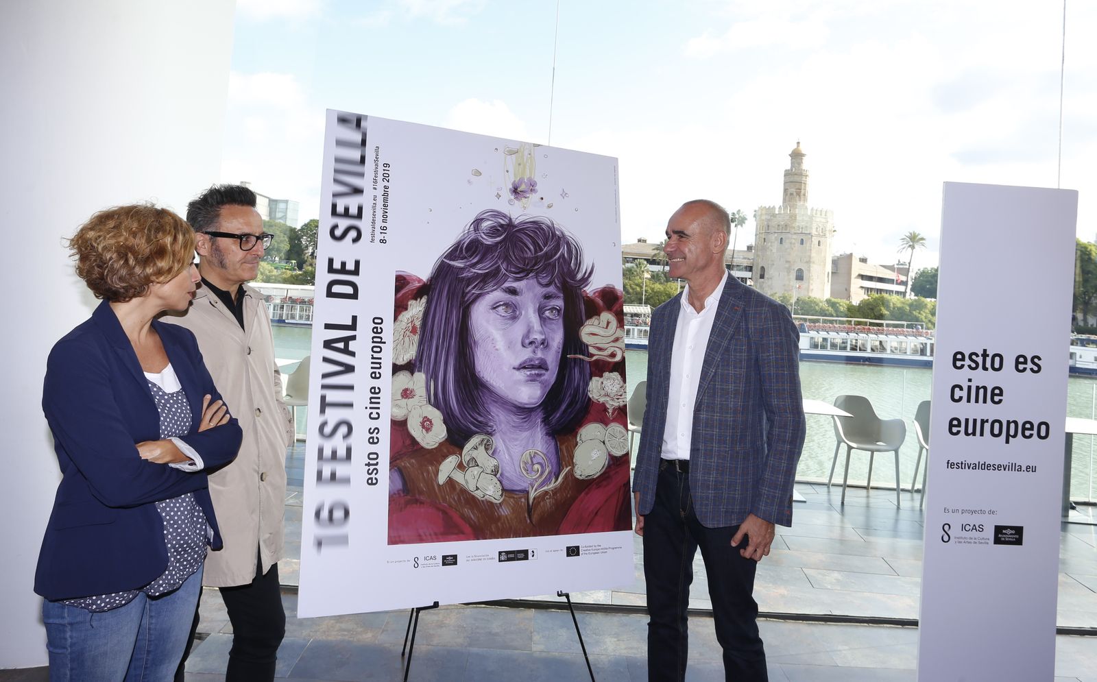 Isabel Ojeda, José Luis Cienfuegos y Antonio Muñoz, momentos antes del anuncio del Giraldillo de Honor.