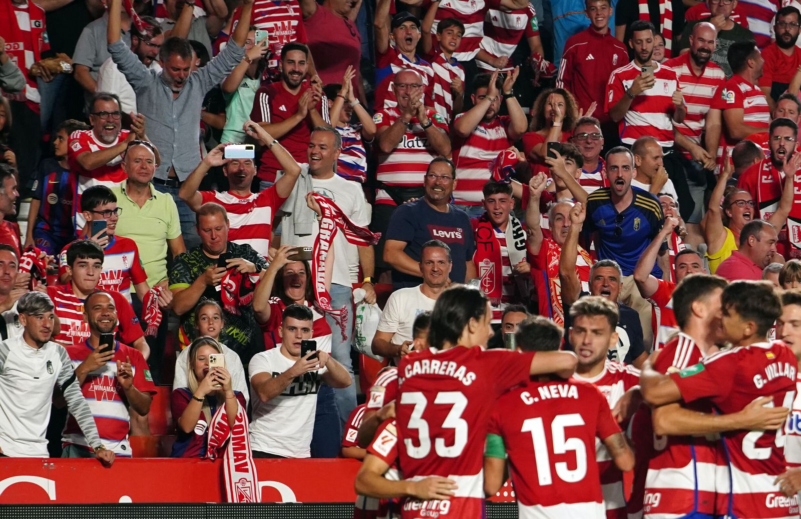 Encuéntrate en la grada en el Granada CF - FC Barcelona