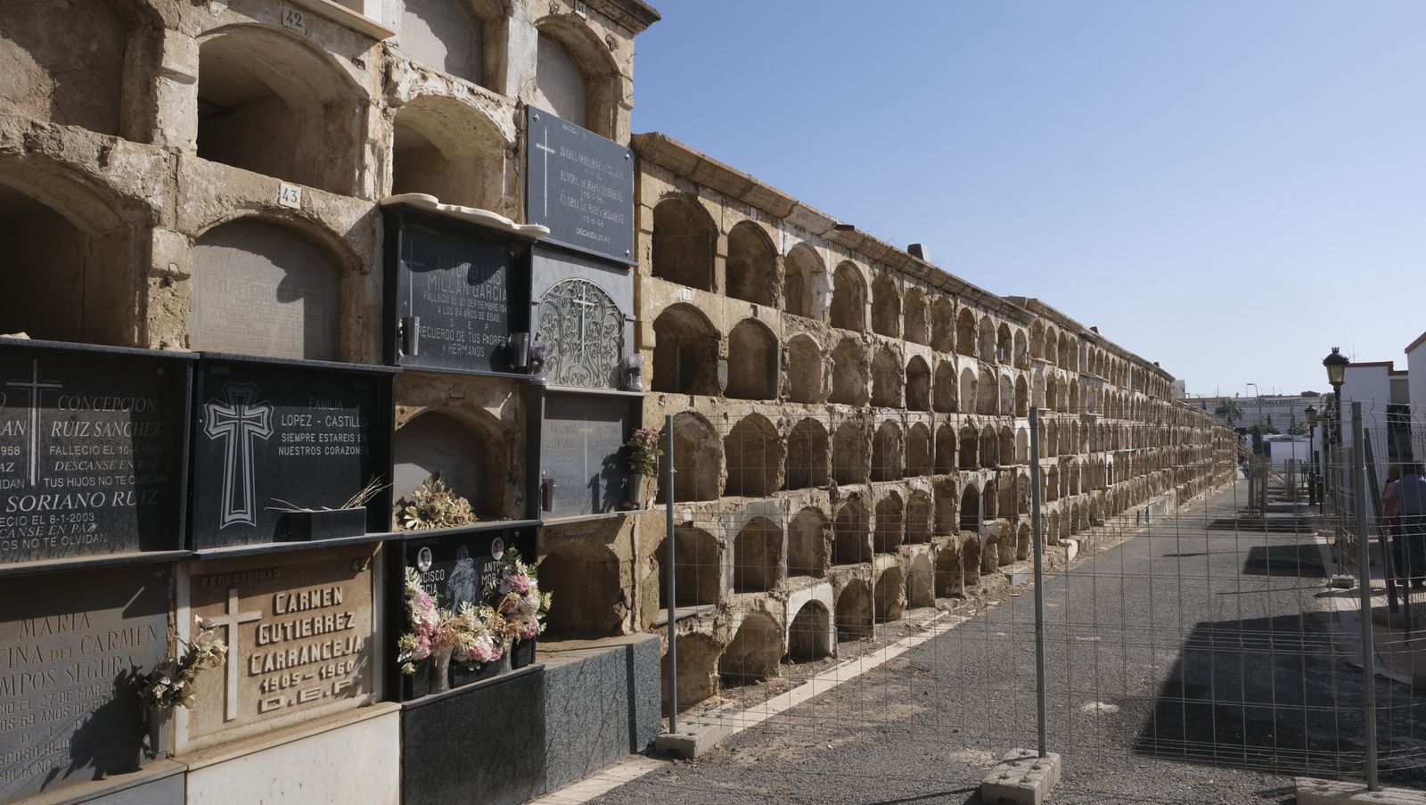 Imágenes del Día de Todos los Santos en el Cementerio de San José de Almería