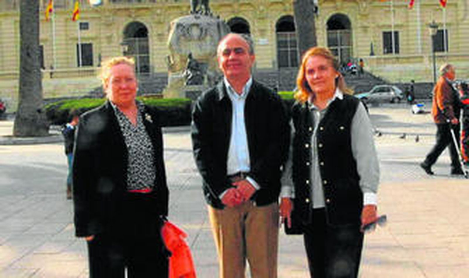 De izquierda a derecha, Aurora Sánchez, Juan José Fornell y Carmen Ortiz.
