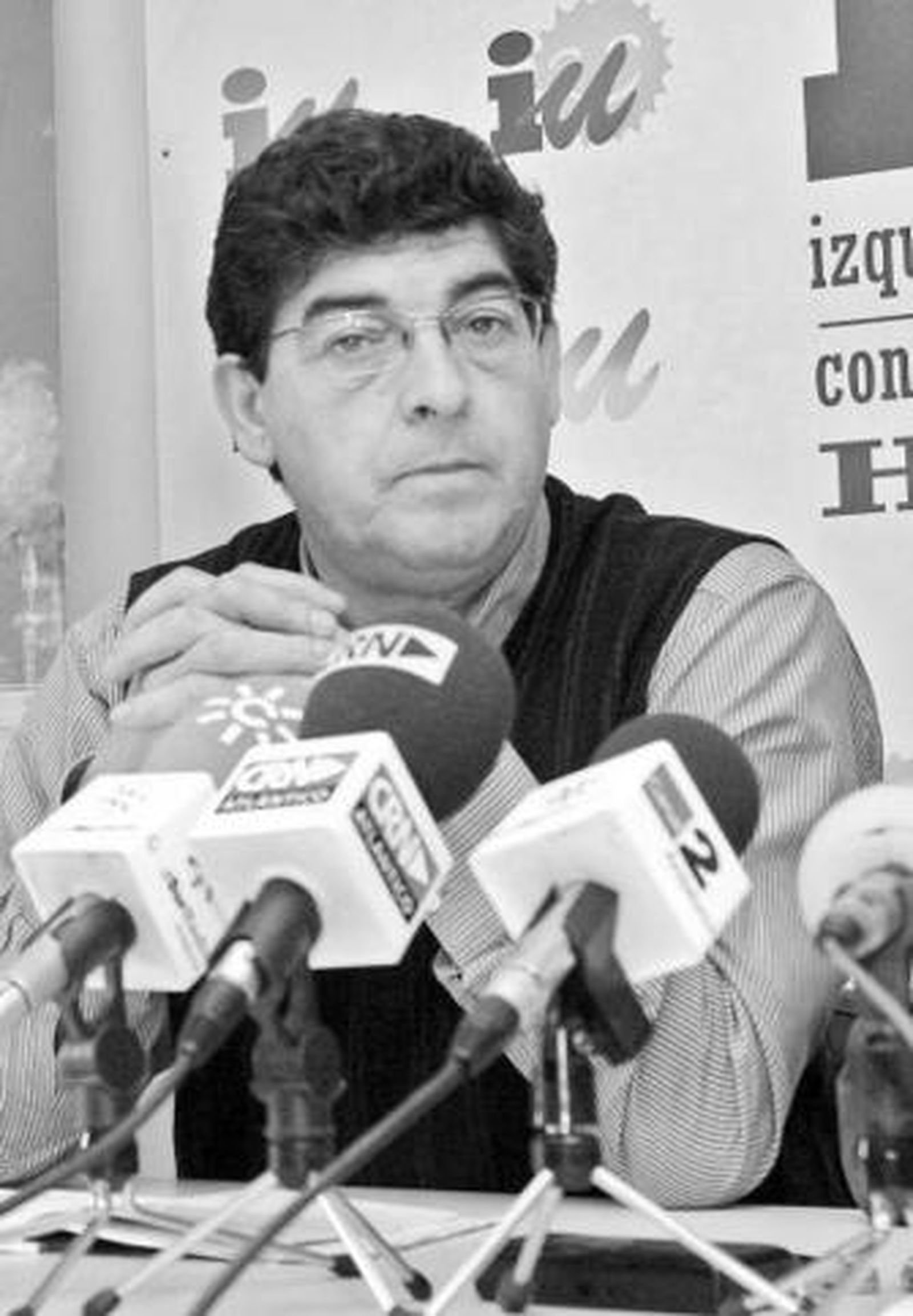 Diego Valderas, ayer durante una conferencia de prensa.