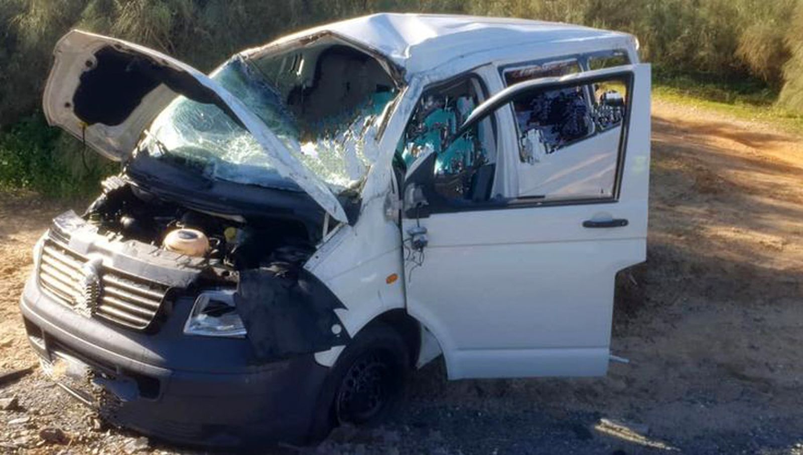 Furgoneta accidentada en Palos de la Frontera