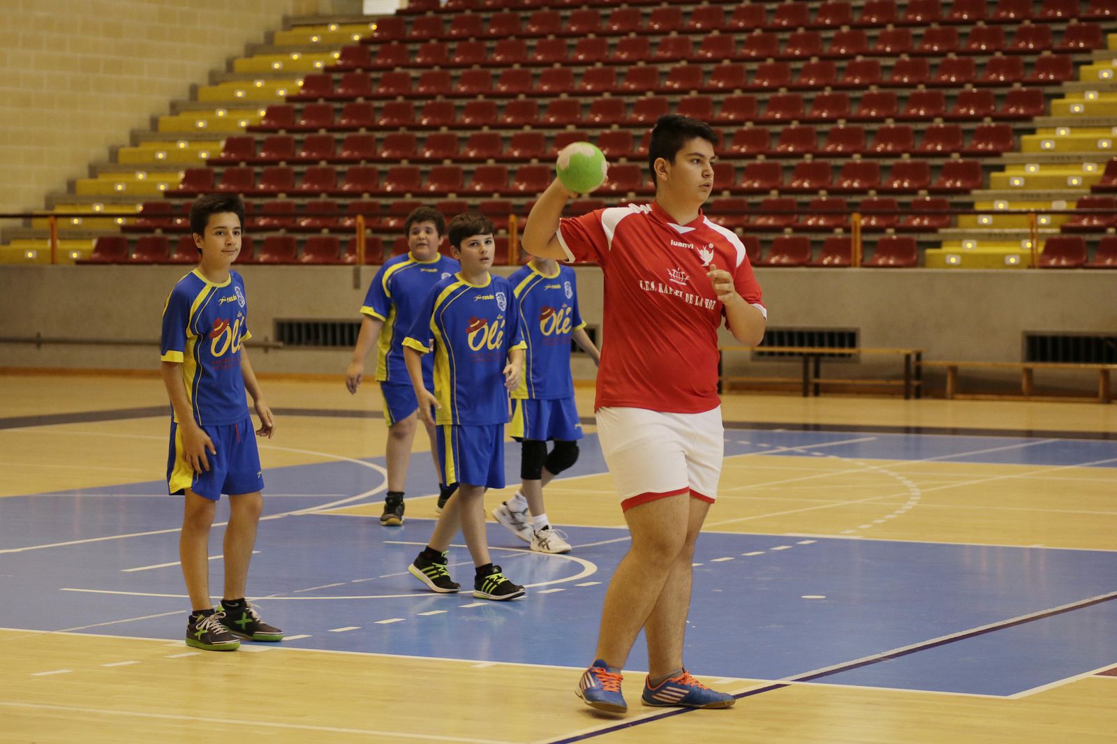 El Bética Mudarra cadete celebra su victoria en Vista Alegre.