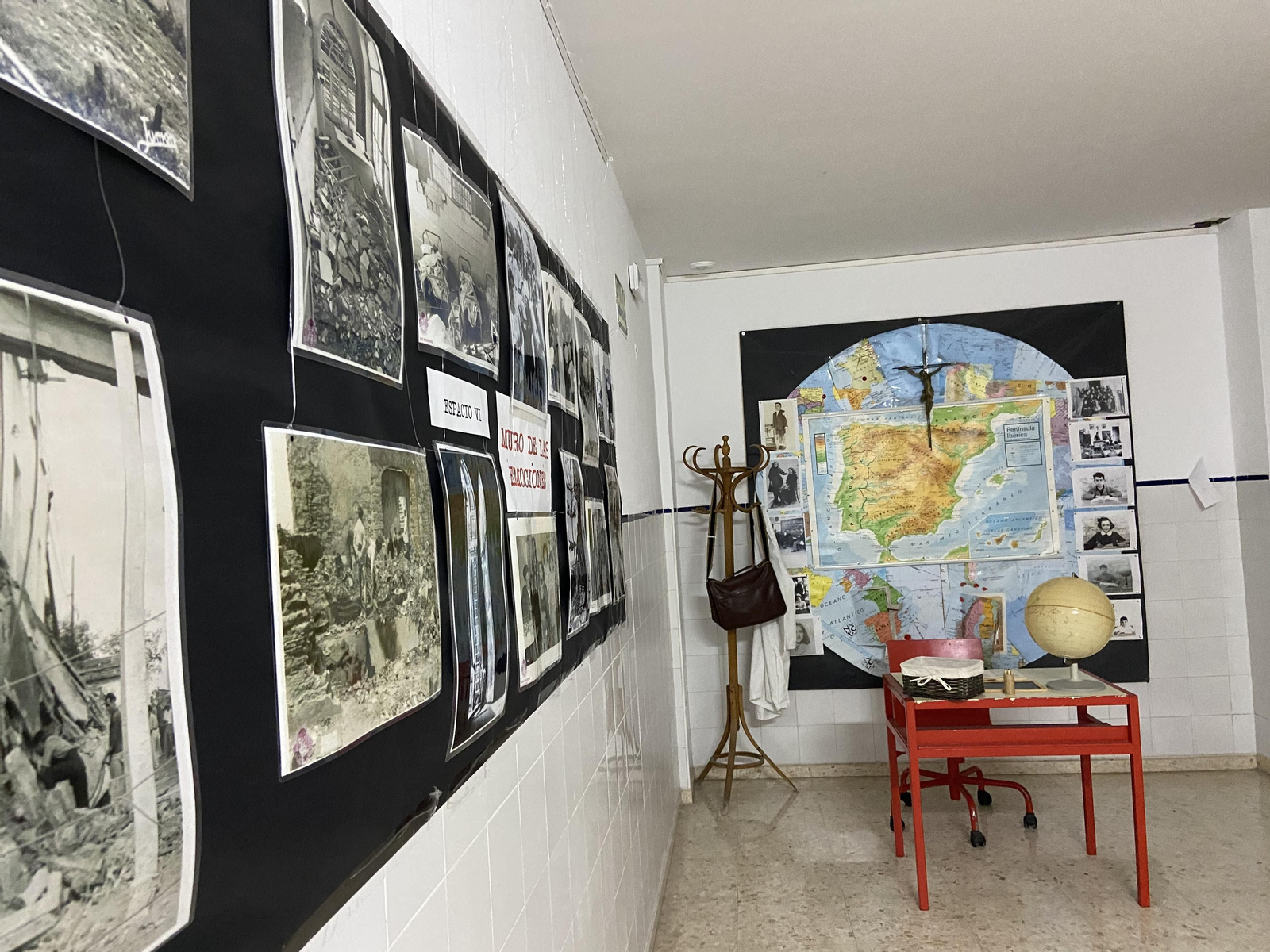 Exposición en el instituto San Severiano, en memoria de la explosición de Cádiz de 1947